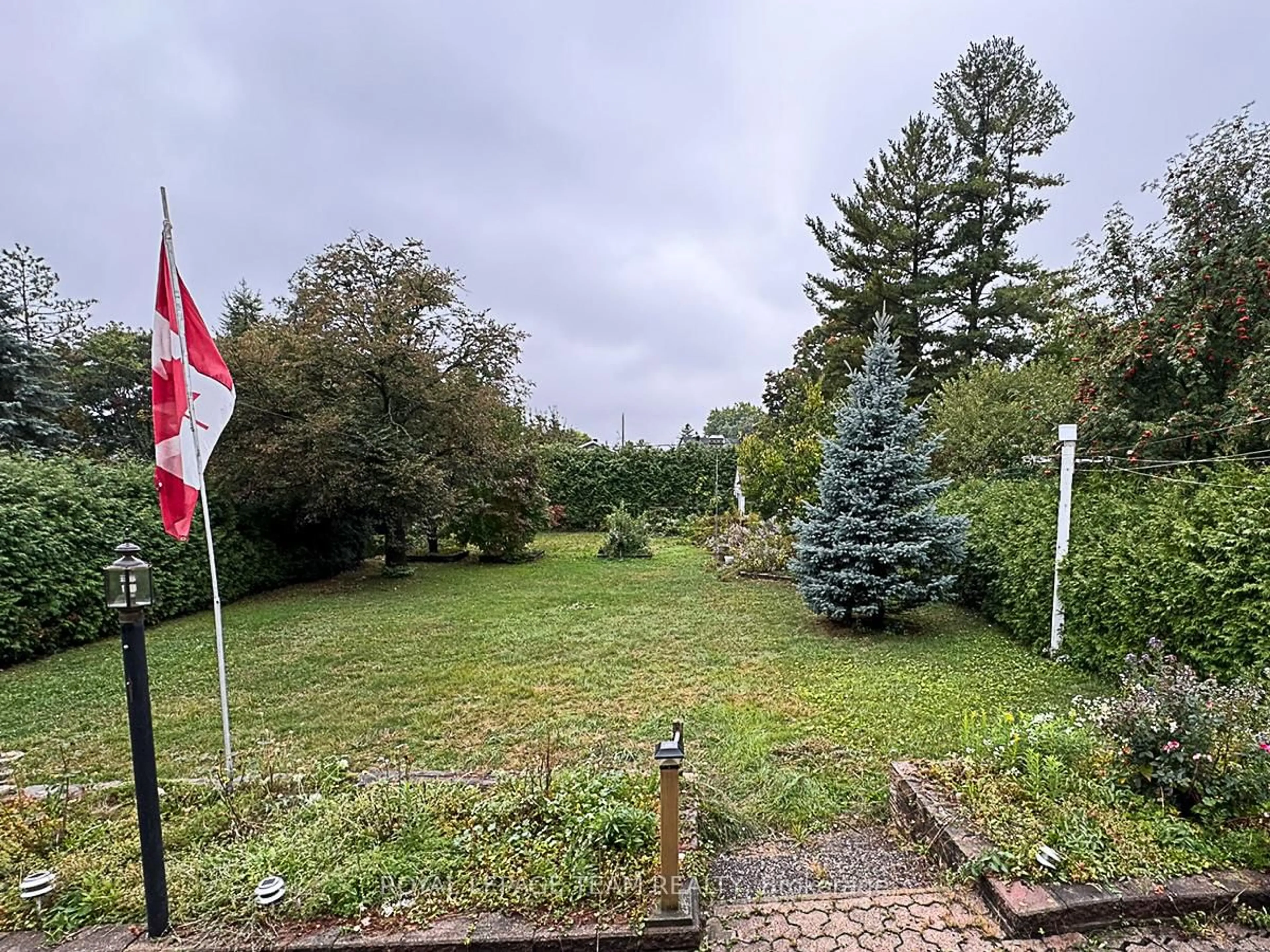 A pic from outside/outdoor area/front of a property/back of a property/a pic from drone, forest/trees view for 70 Crownhill St, Ottawa Ontario K1J 7K8