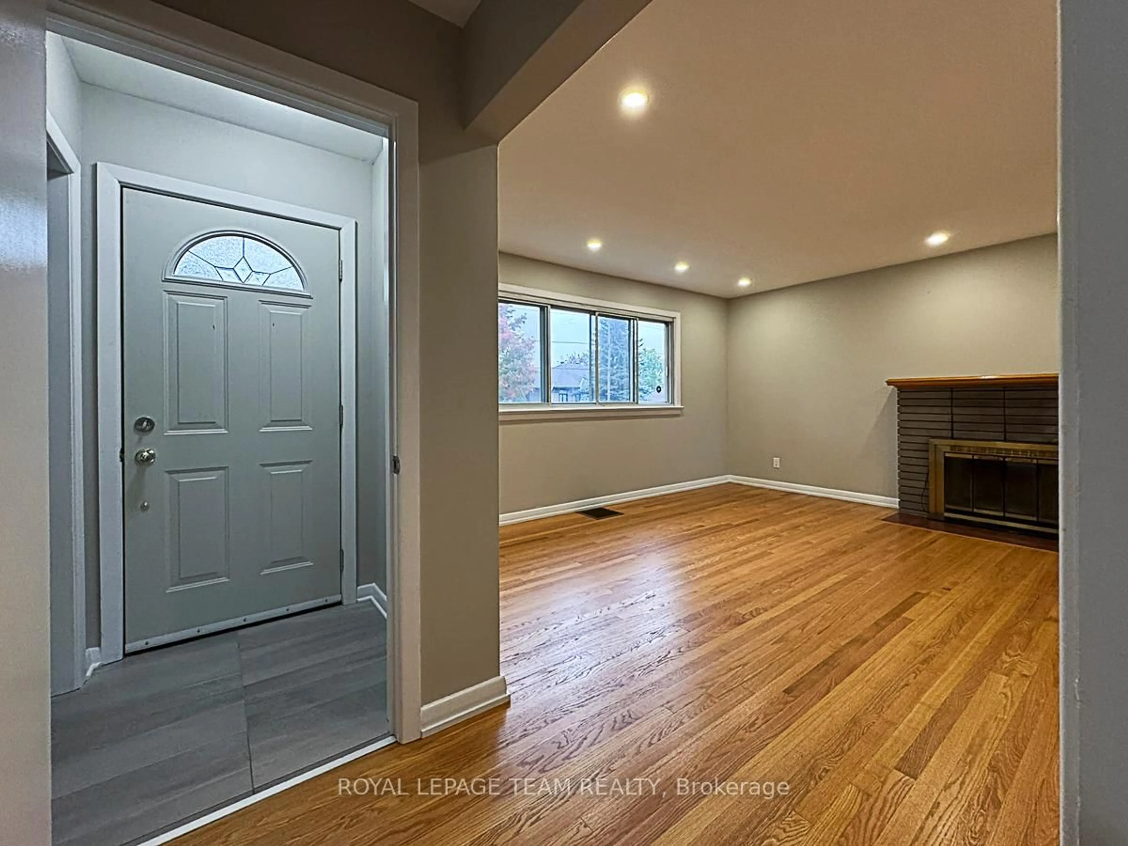 A pic of a room for 70 Crownhill St, Ottawa Ontario K1J 7K8