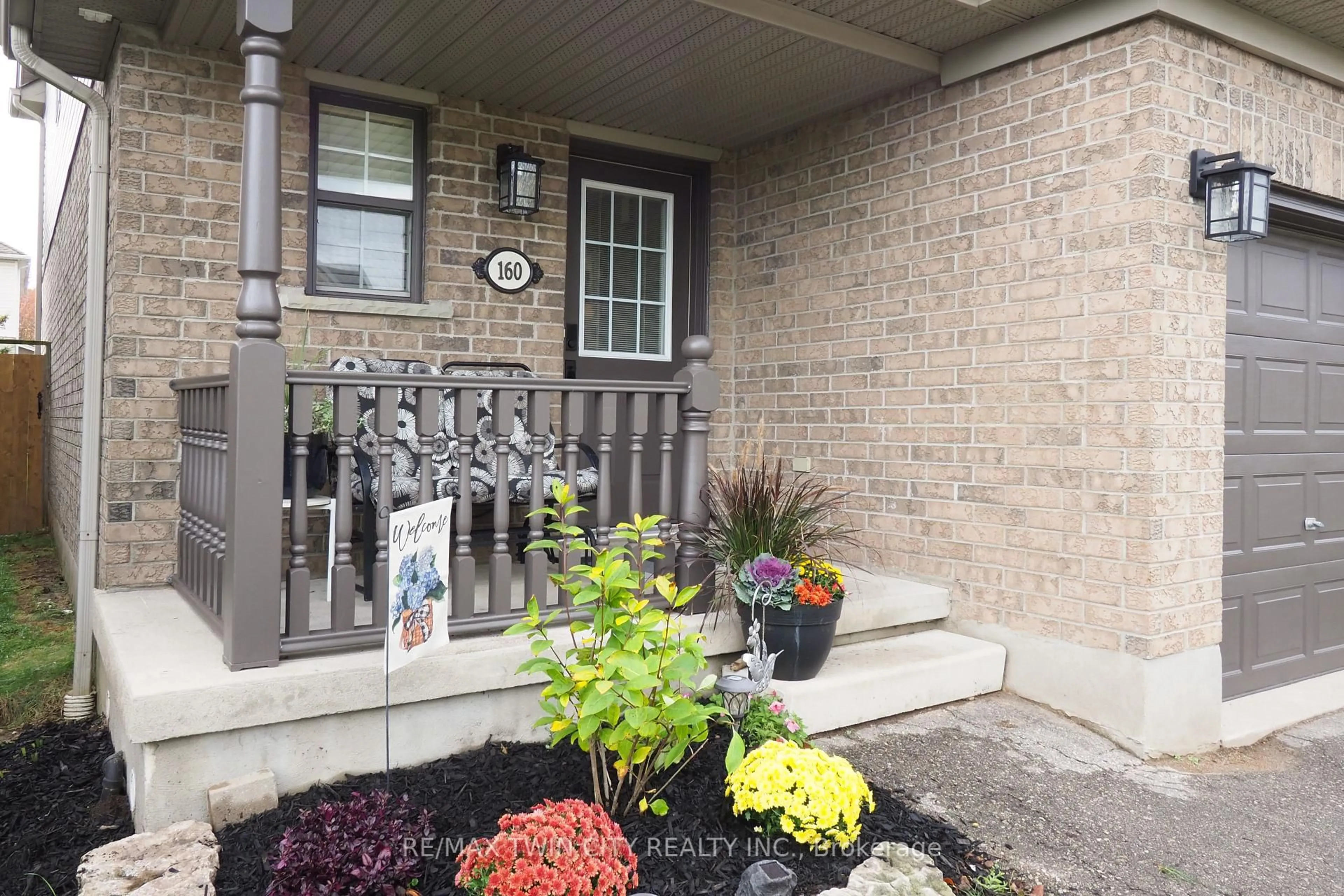 Indoor entryway for 160 Patton Dr, Cambridge Ontario N3C 4L5
