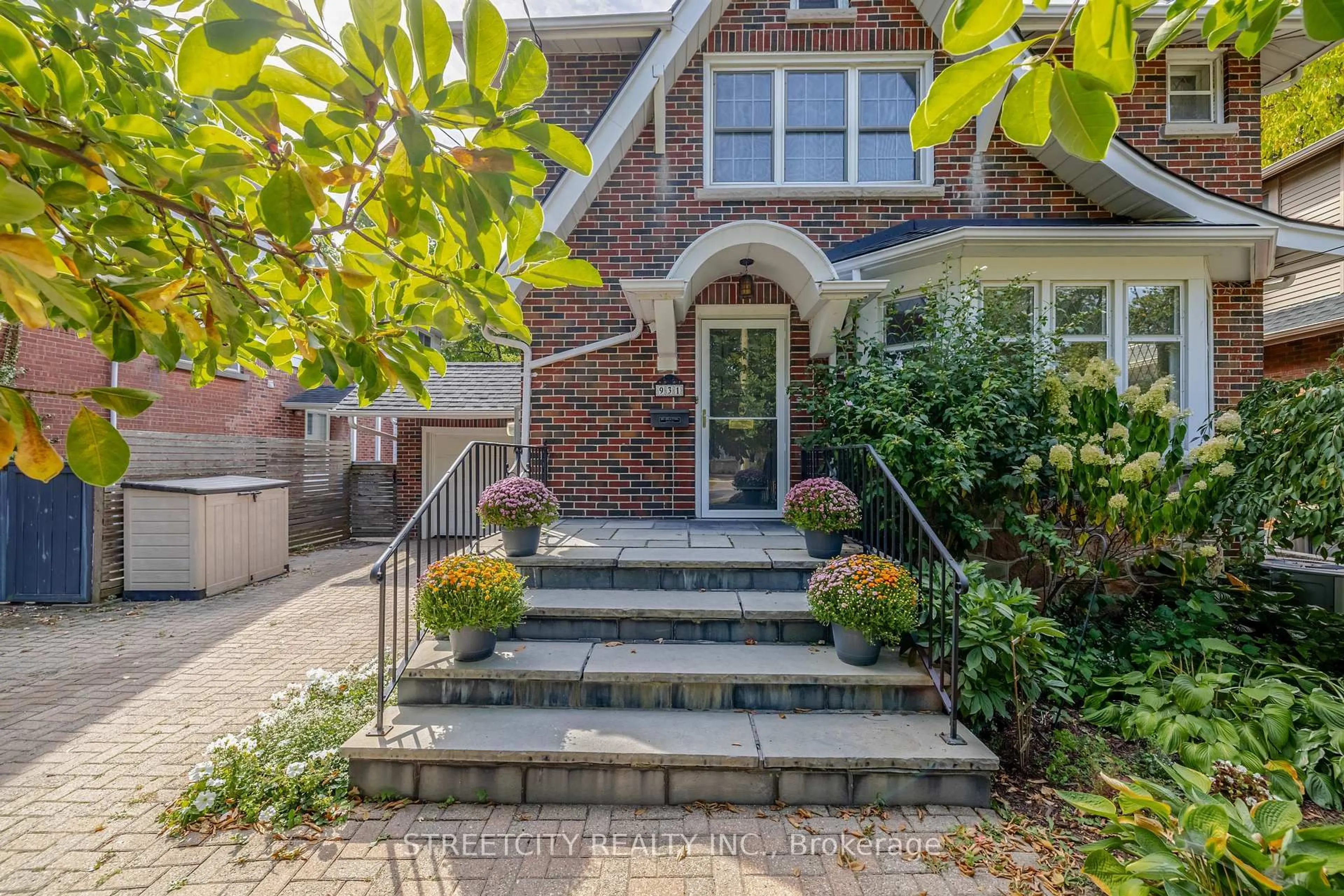 Home with brick exterior material, street for 931 Waterloo St, London East Ontario N6A 3X2