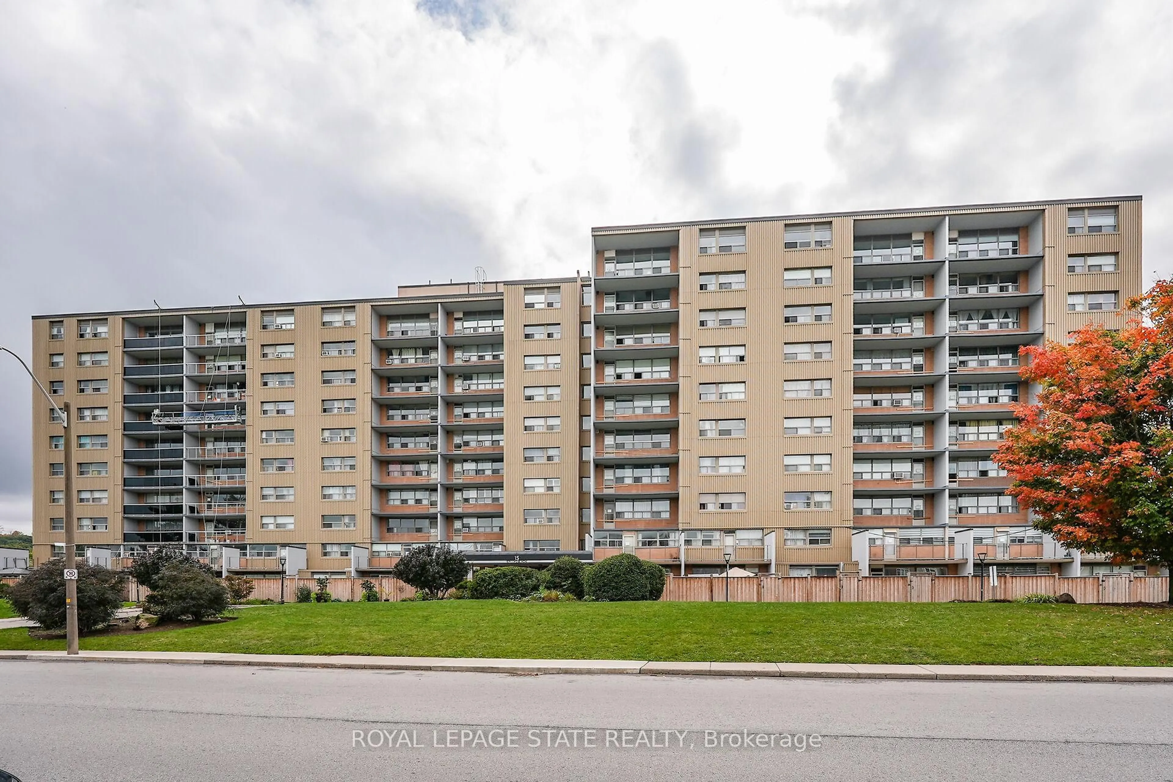 Patio, unknown for 15 Albright Rd #605, Hamilton Ontario L8K 5J2