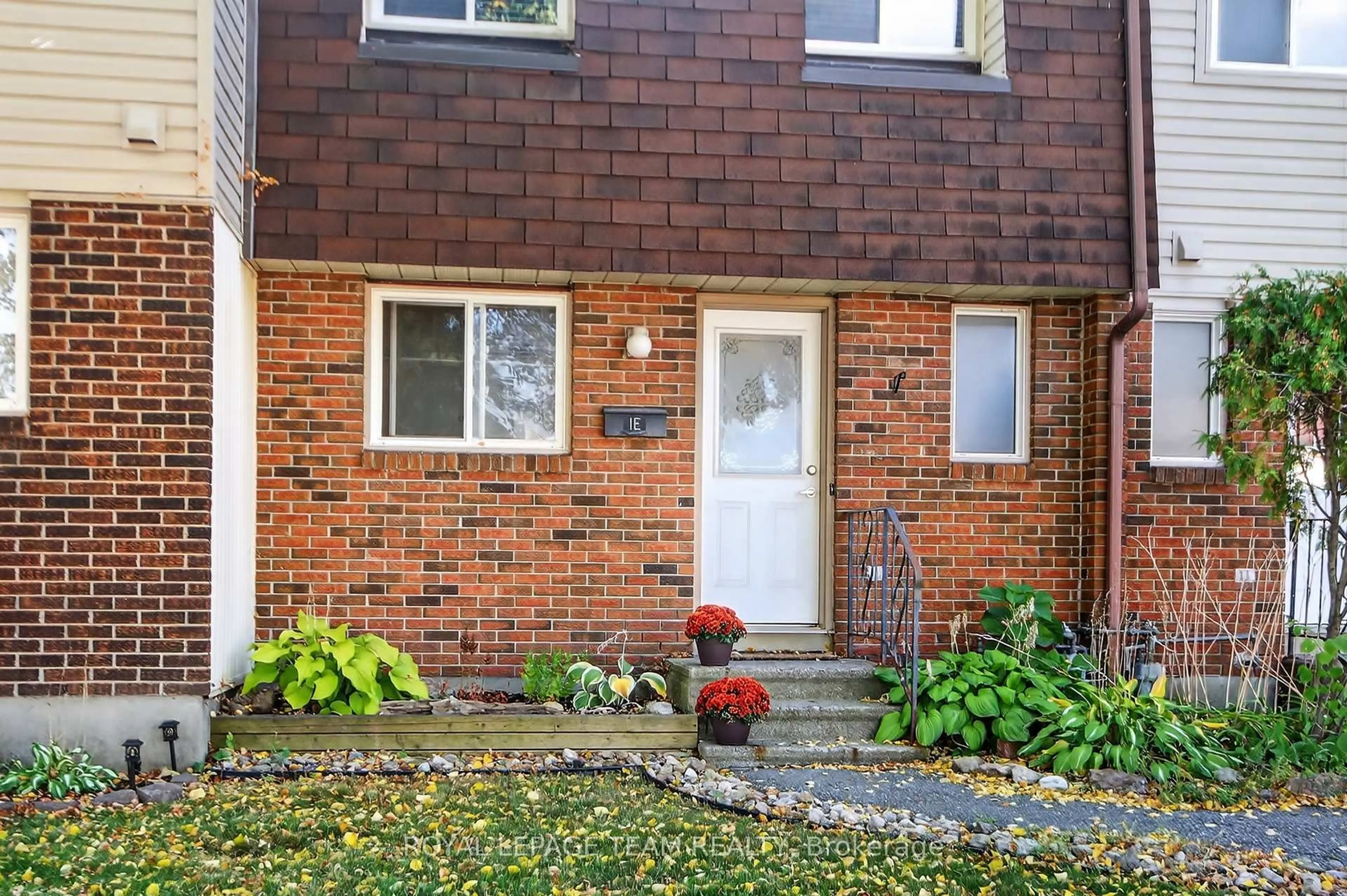 Unknown for 1E Seyton Dr, Ottawa Ontario K2H 8Y5