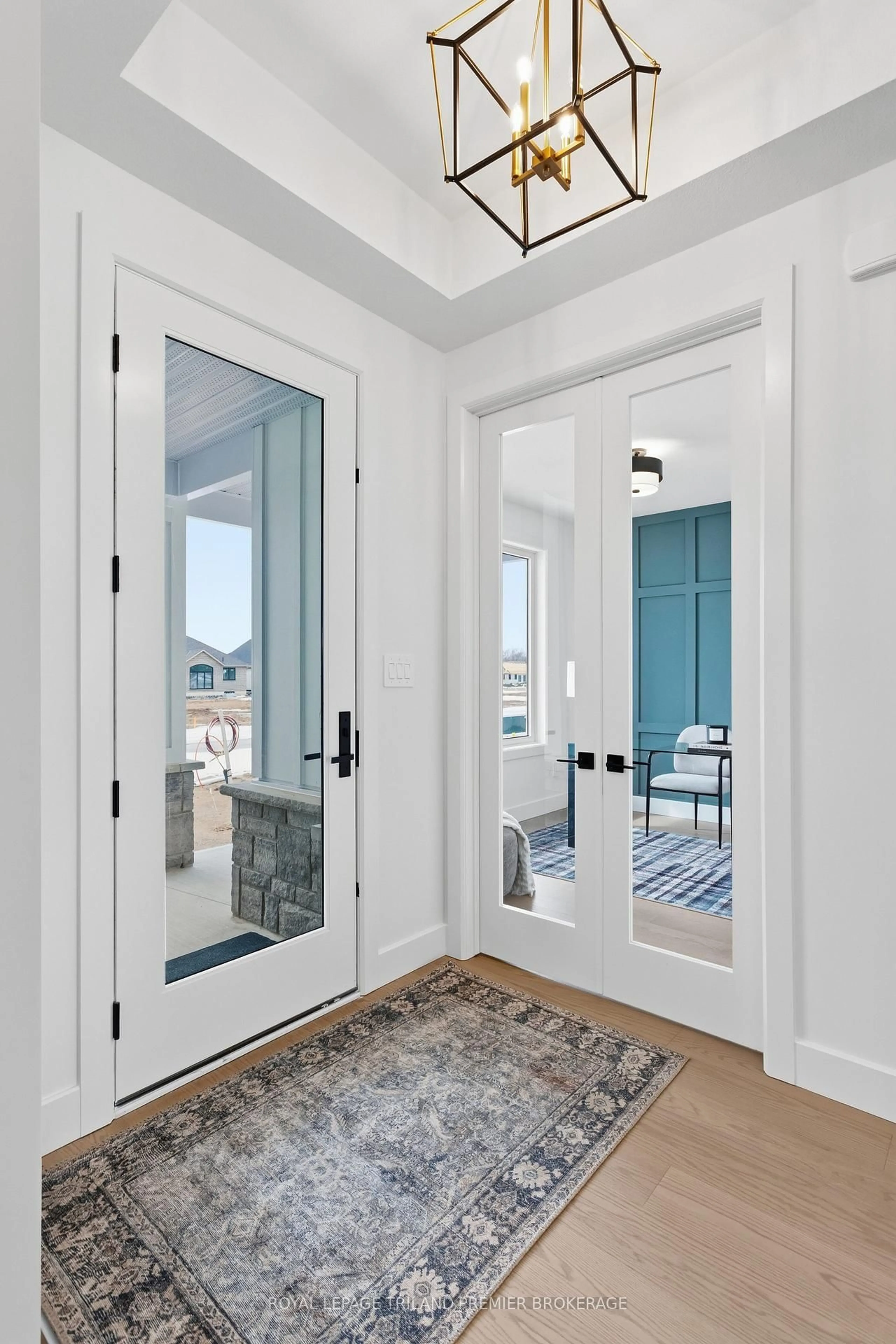 Indoor entryway for 78 DEARING Dr, South Huron Ontario N0M 1T0