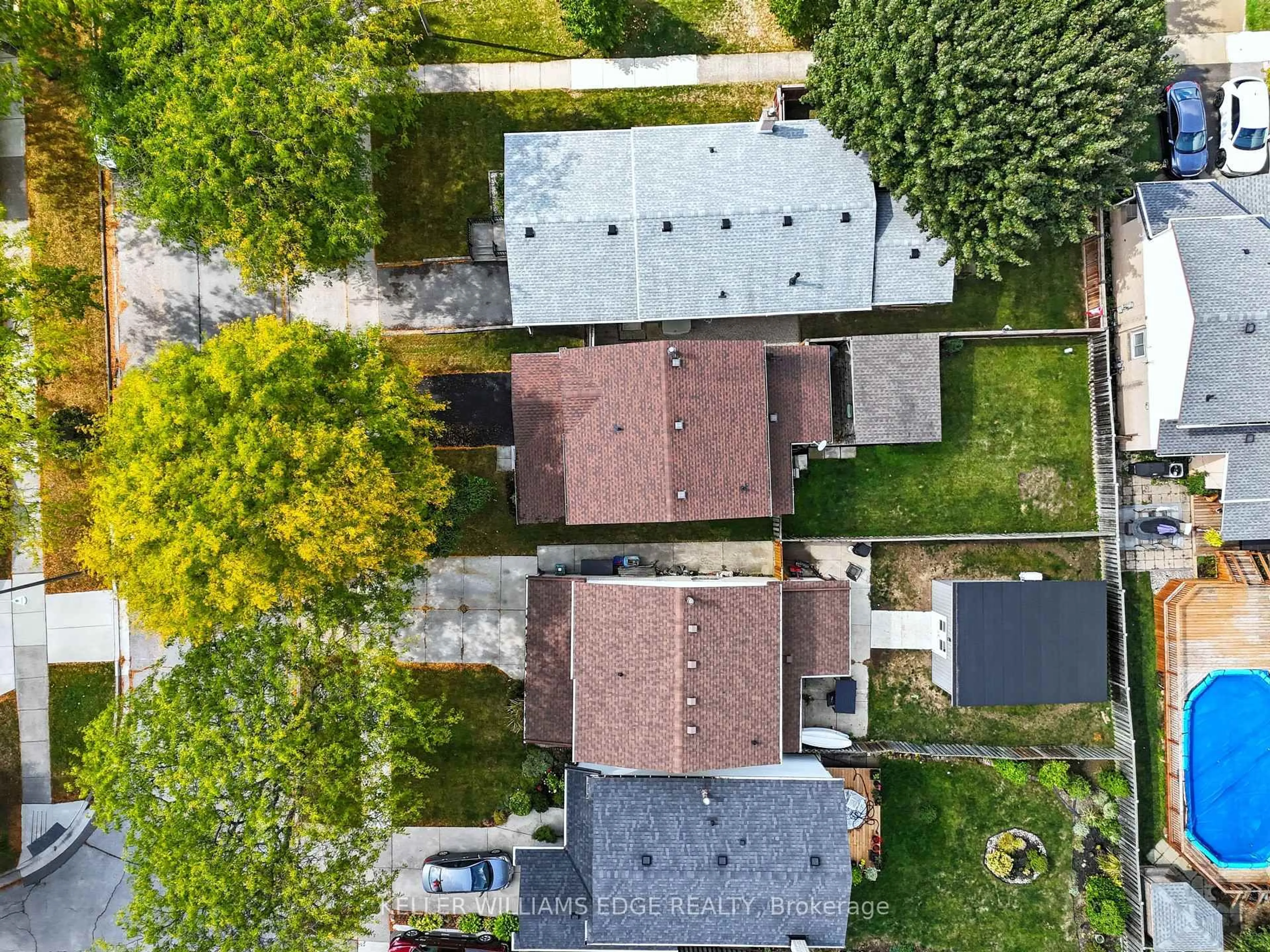 A pic from outside/outdoor area/front of a property/back of a property/a pic from drone, street for 56 Muscot Dr, Hamilton Ontario L8J 2B3