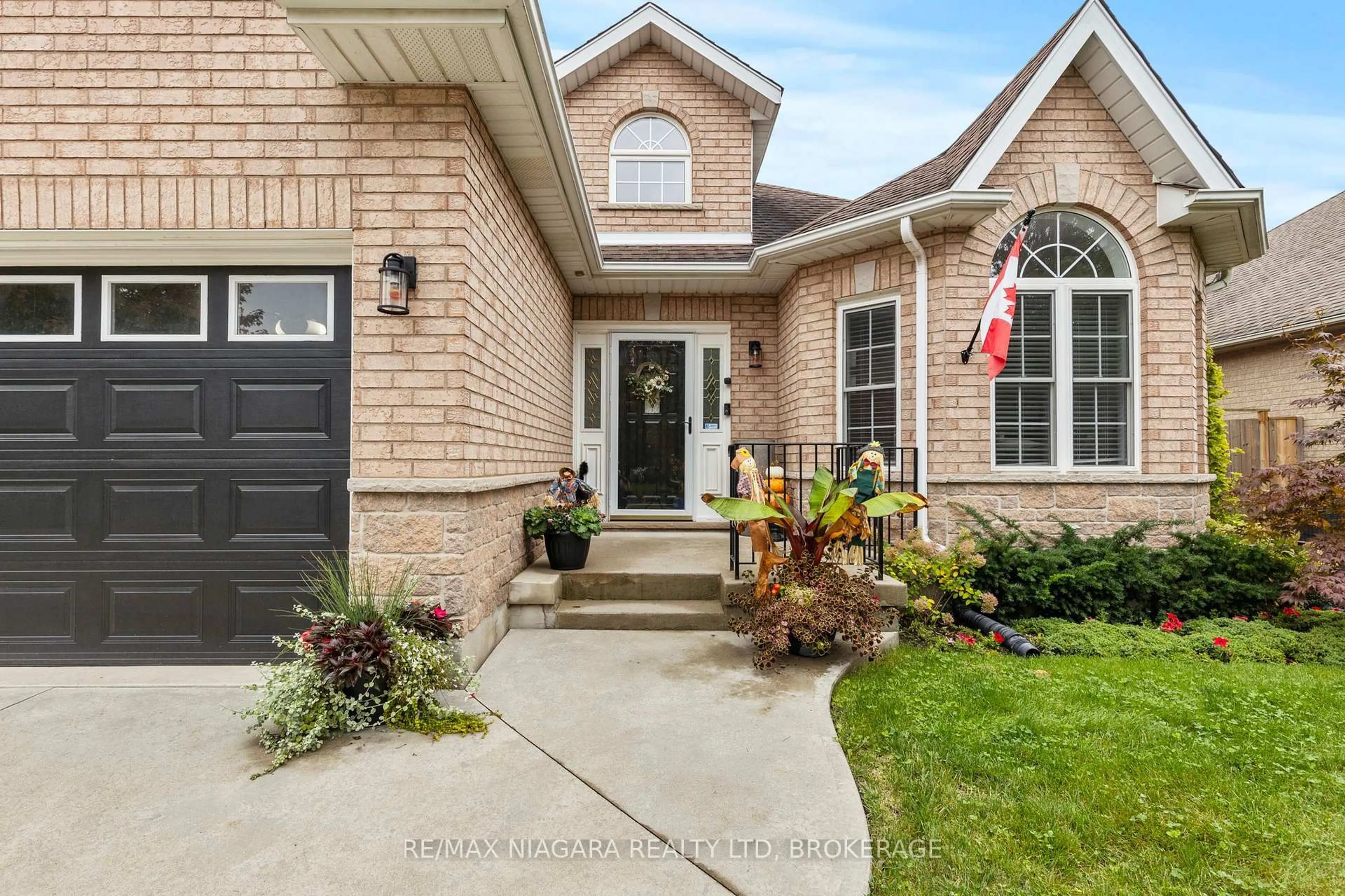 Home with brick exterior material, street for 15 Loretta Dr, Niagara-on-the-Lake Ontario L0S 1J0