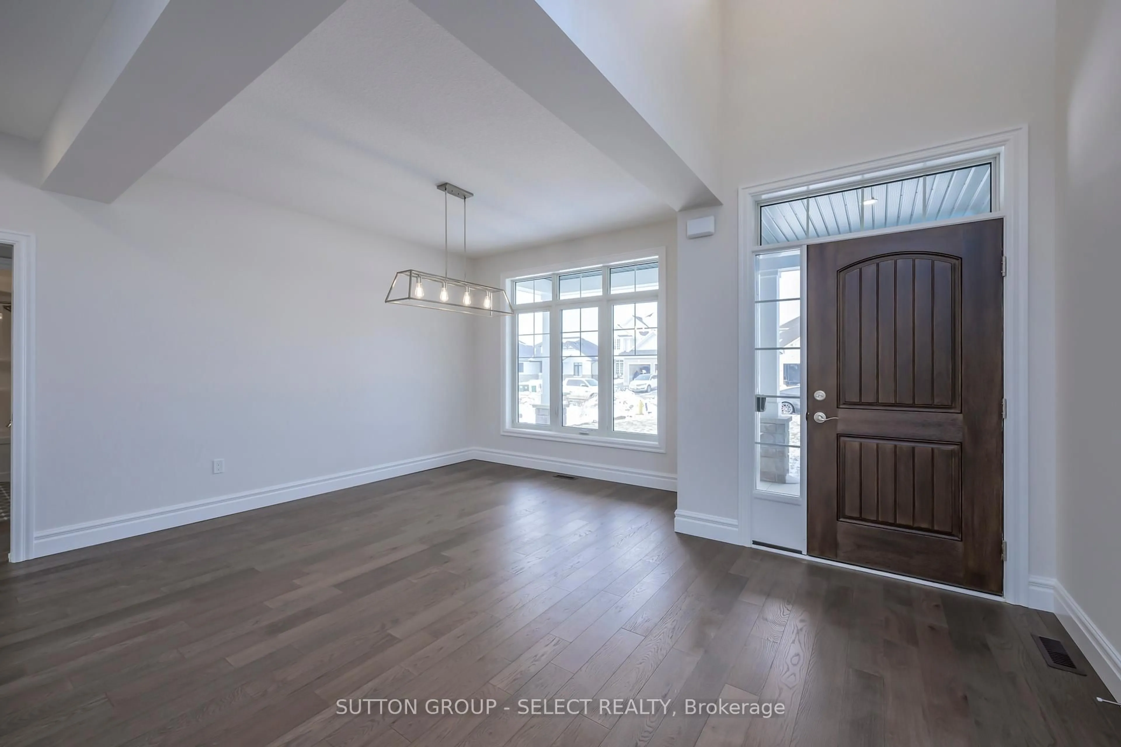 Indoor entryway for 7 Spruce Cres, North Middlesex Ontario N0M 2K0