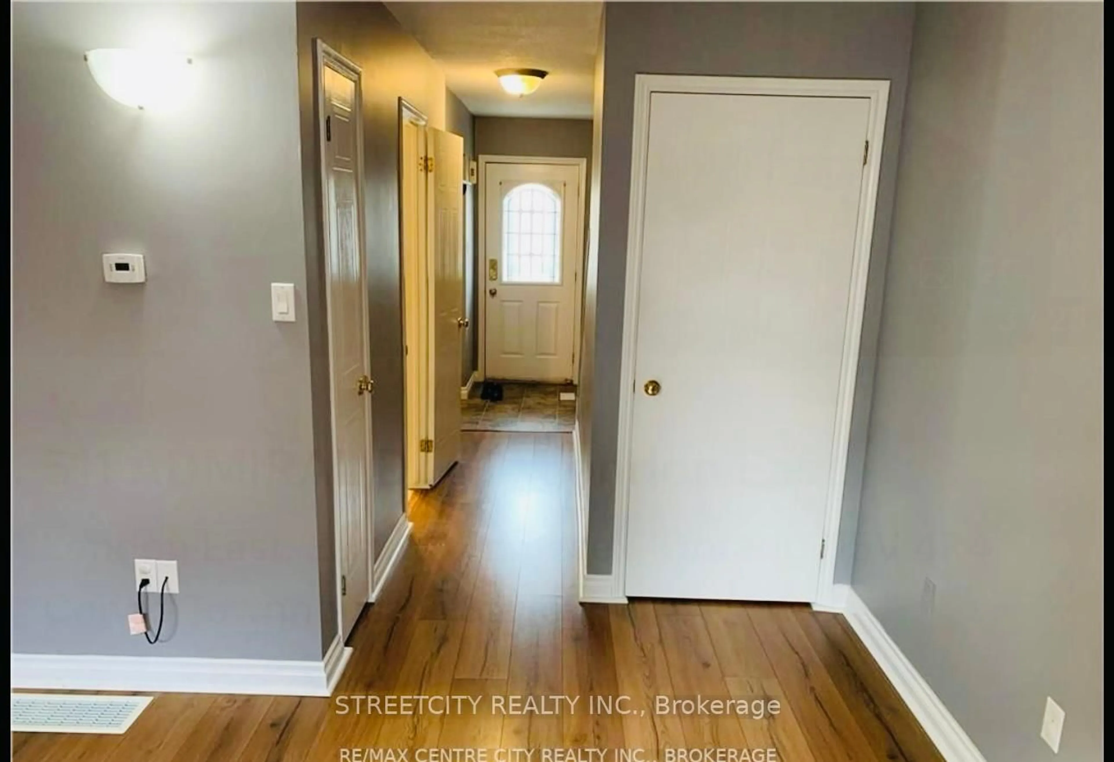 Indoor entryway for 511 Admiral Dr #63, London East Ontario N5V 4R4