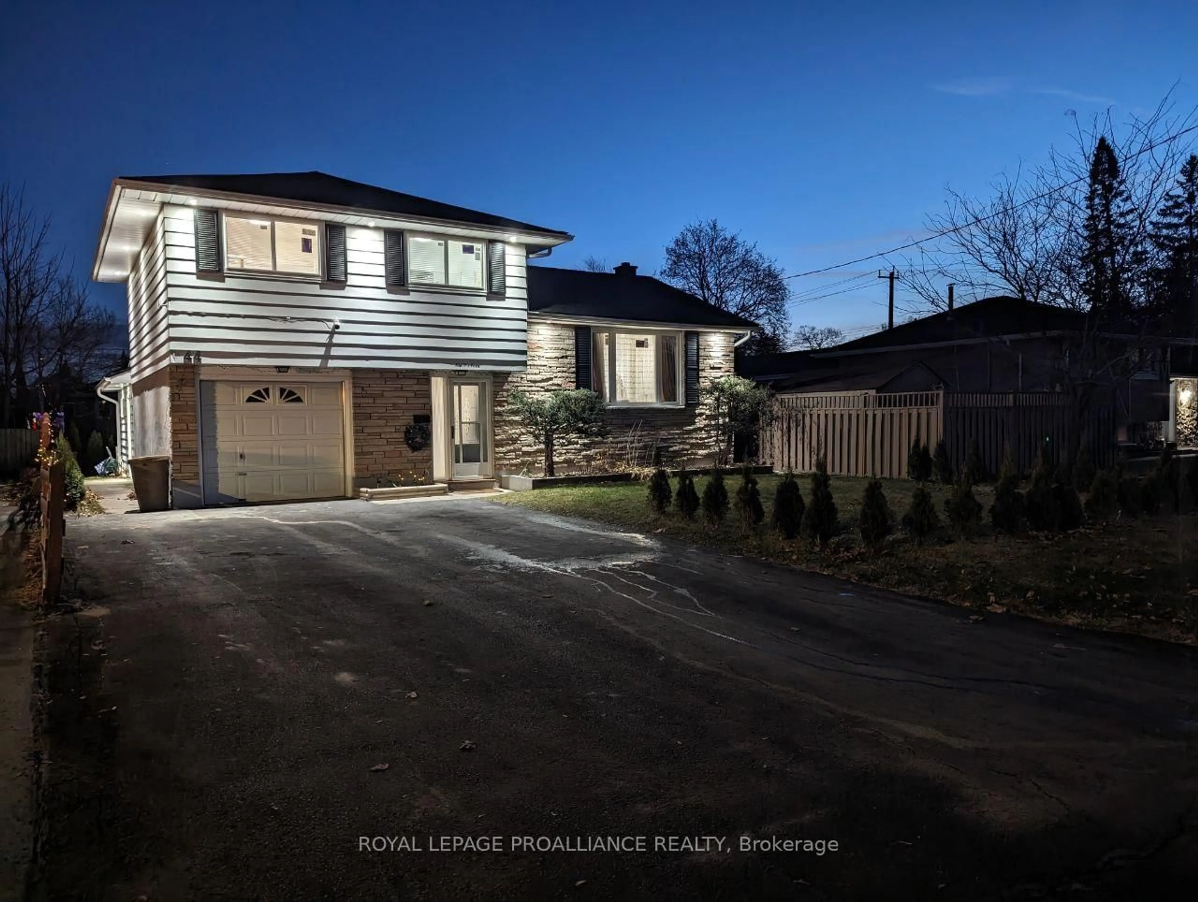 A pic from outside/outdoor area/front of a property/back of a property/a pic from drone, street for 44 Meadowvale Ave, Belleville Ontario K8N 2L6