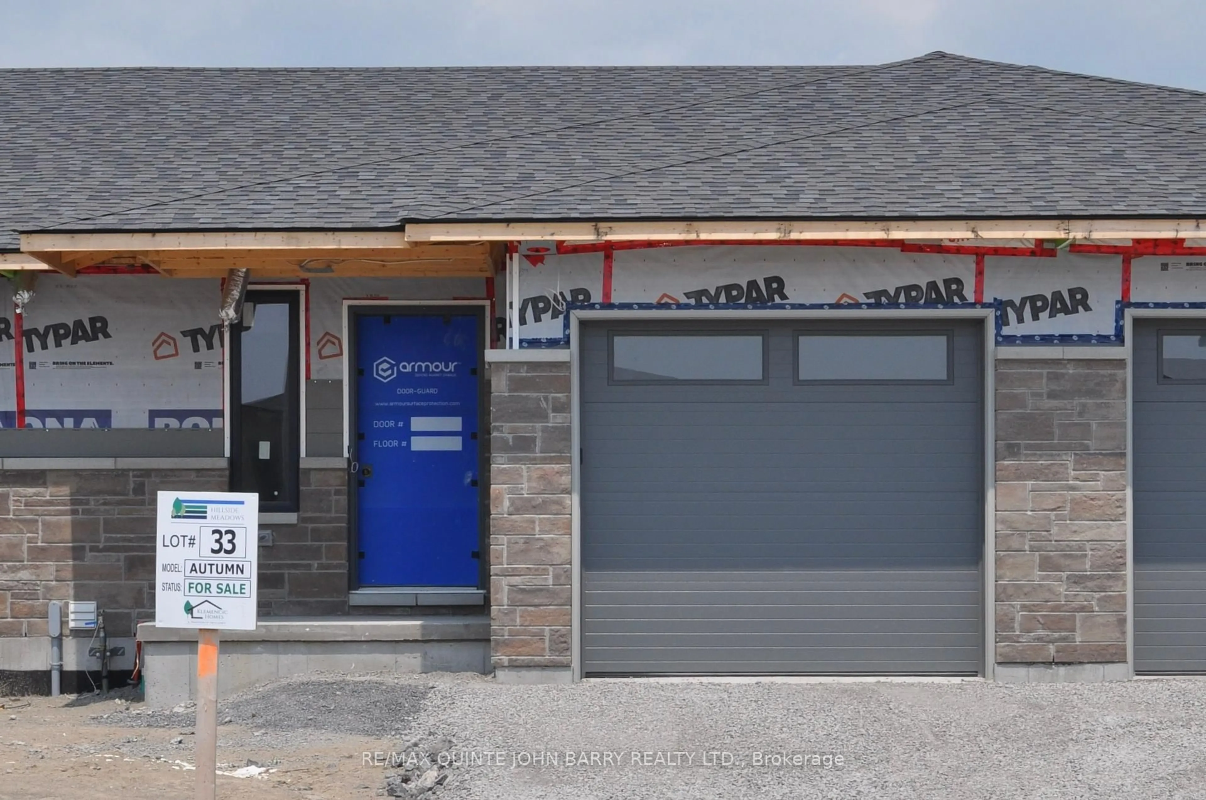 Indoor garage for 9 Parkland Circle #Lot 33, Quinte West Ontario K8V 0R3