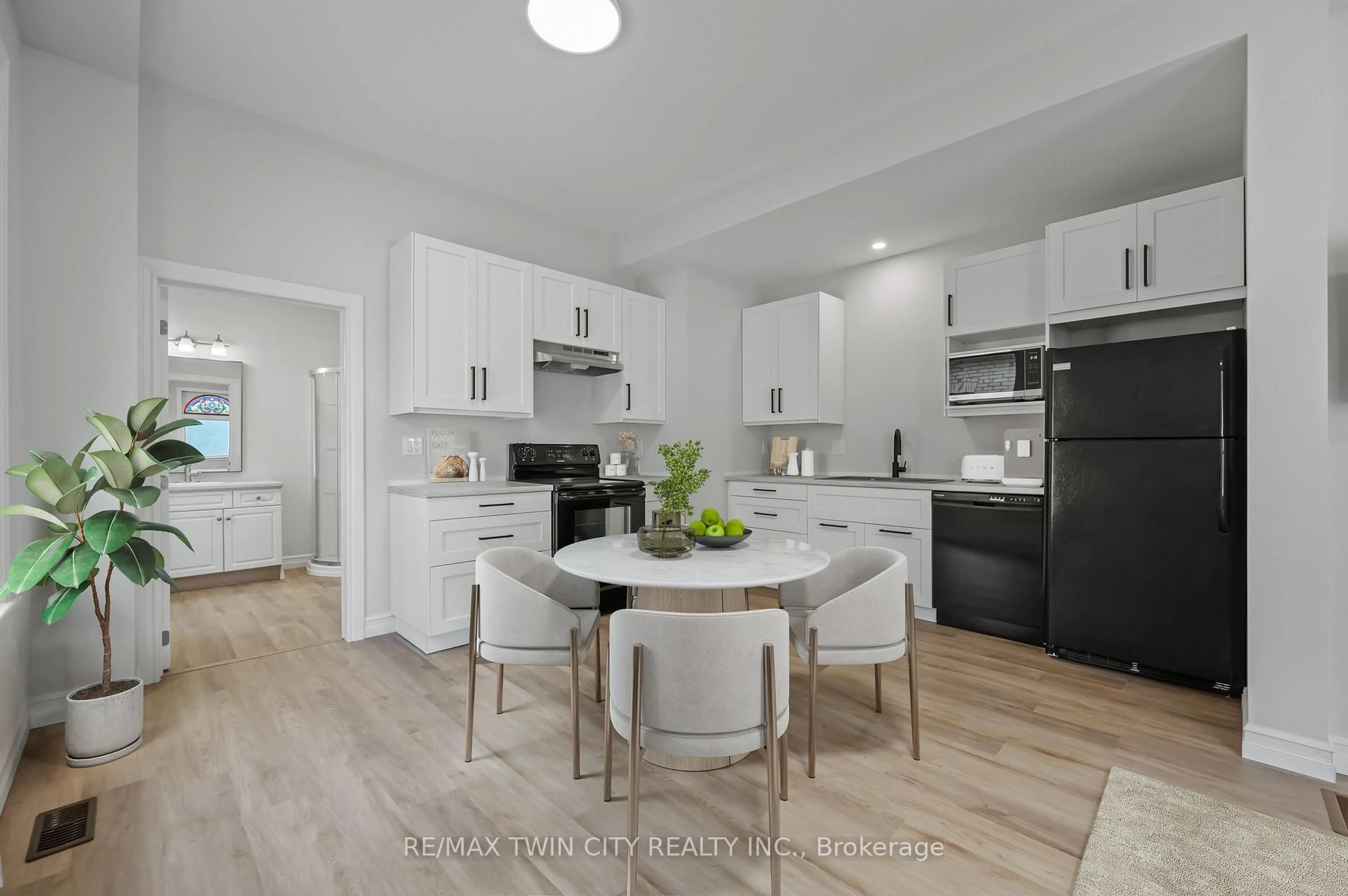 Open concept kitchen, ceramic/tile floor for 41 Chestnut St, St. Thomas Ontario N5R 2A8