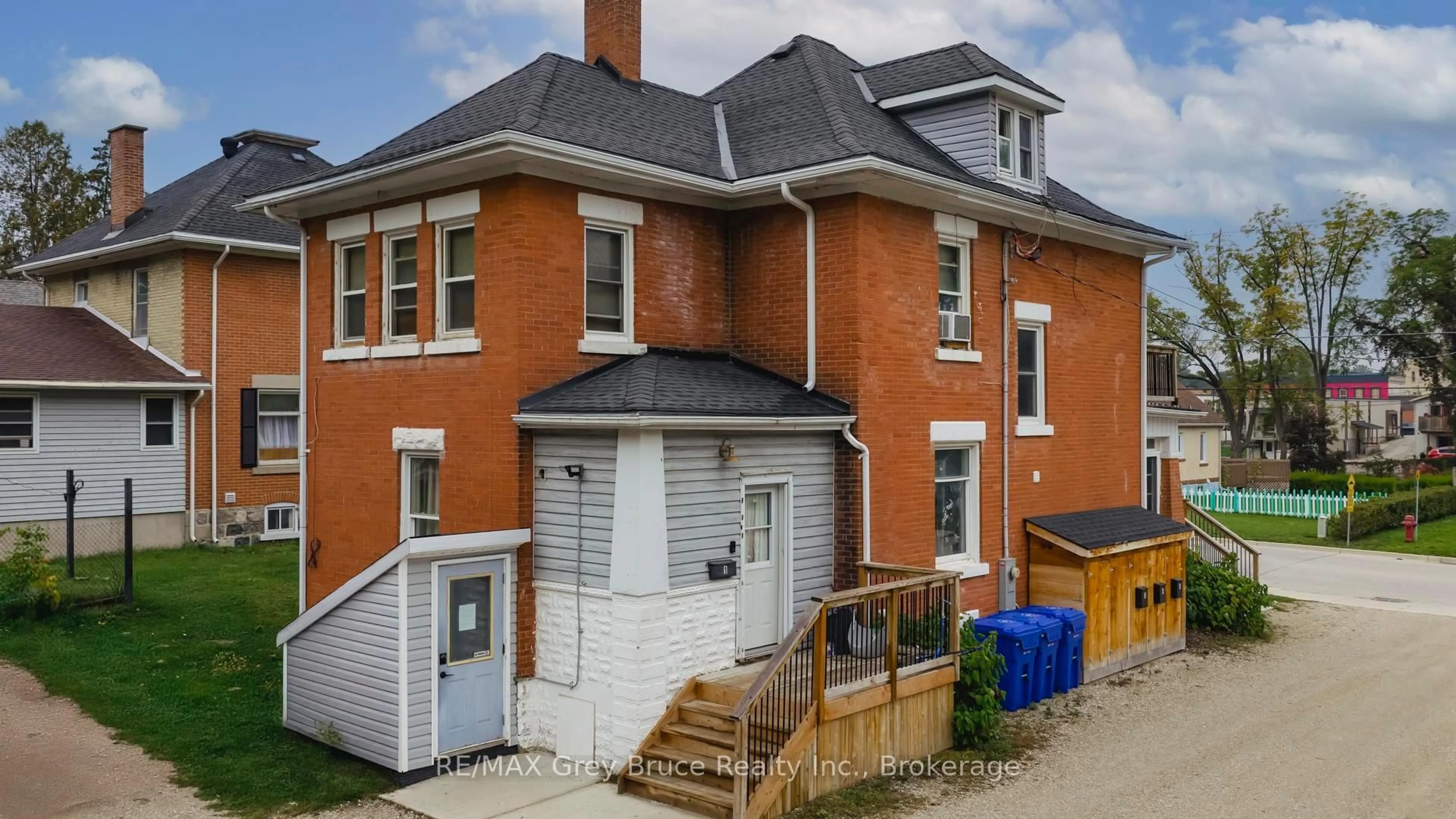 Home with brick exterior material, street for 285 9th St, Hanover Ontario N4N 1L3
