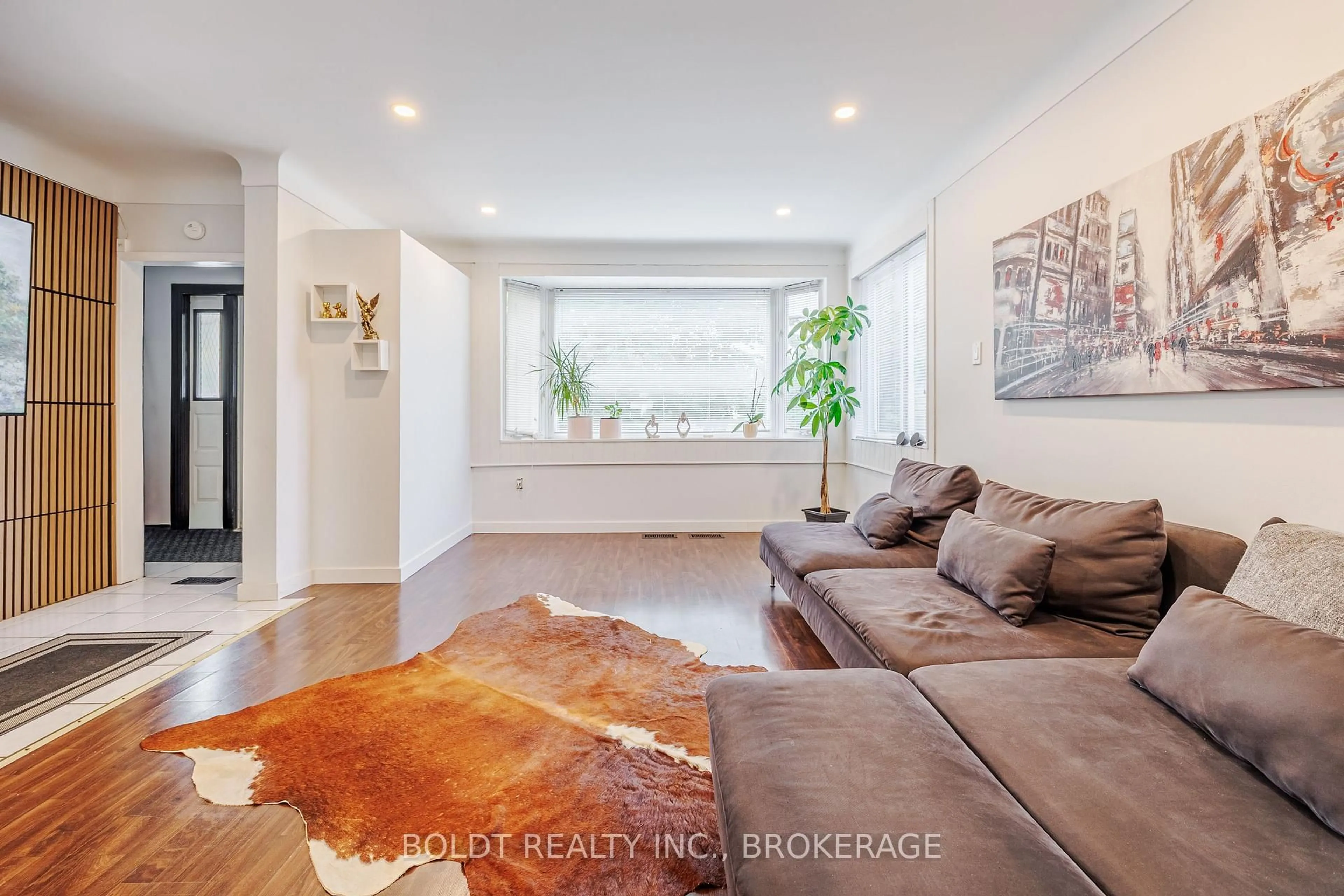 Living room with furniture, unknown for 720 Niagara St, St. Catharines Ontario L2M 3R9