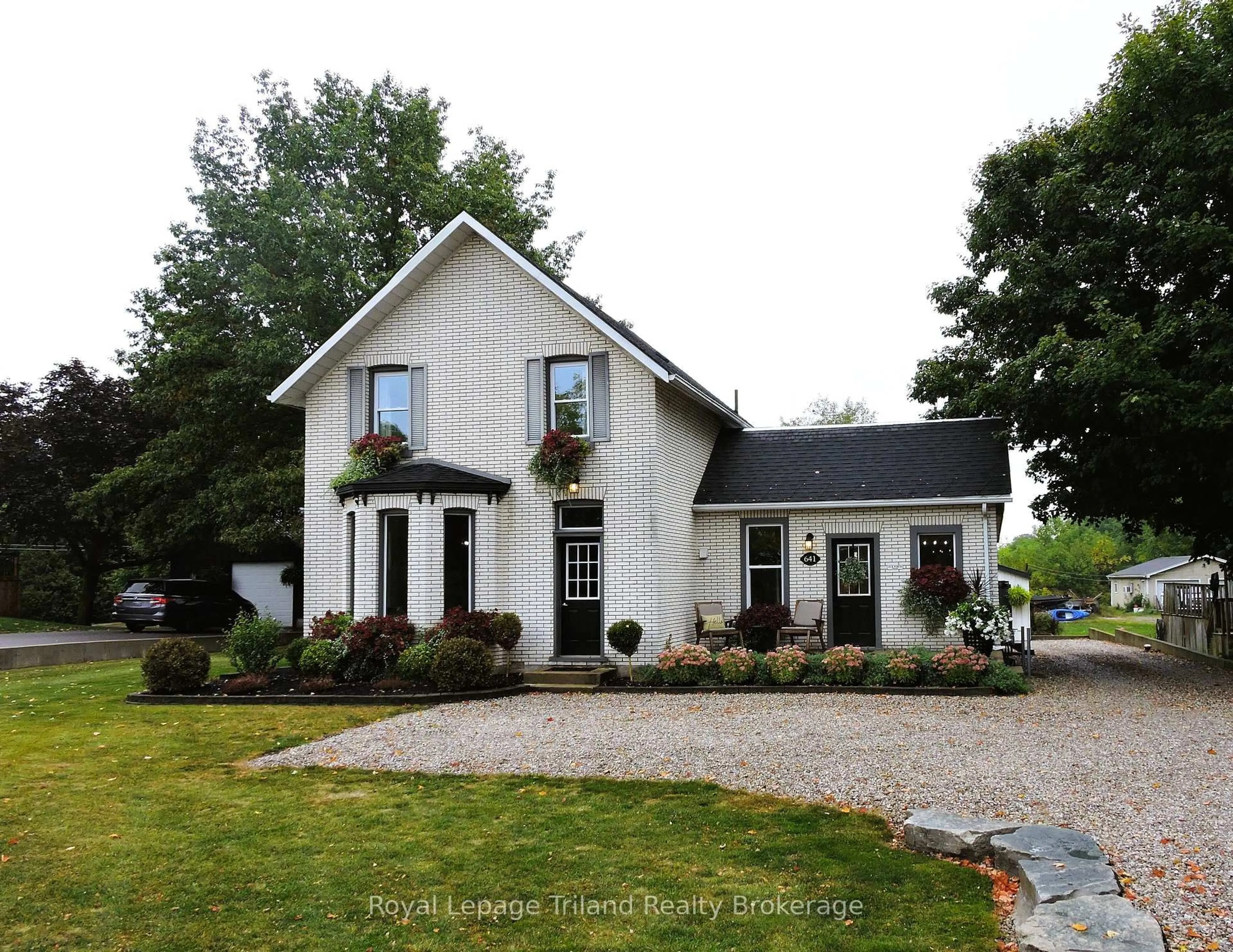 Home with vinyl exterior material, street for 641 MAIN St, Norwich Ontario N0J 1C0