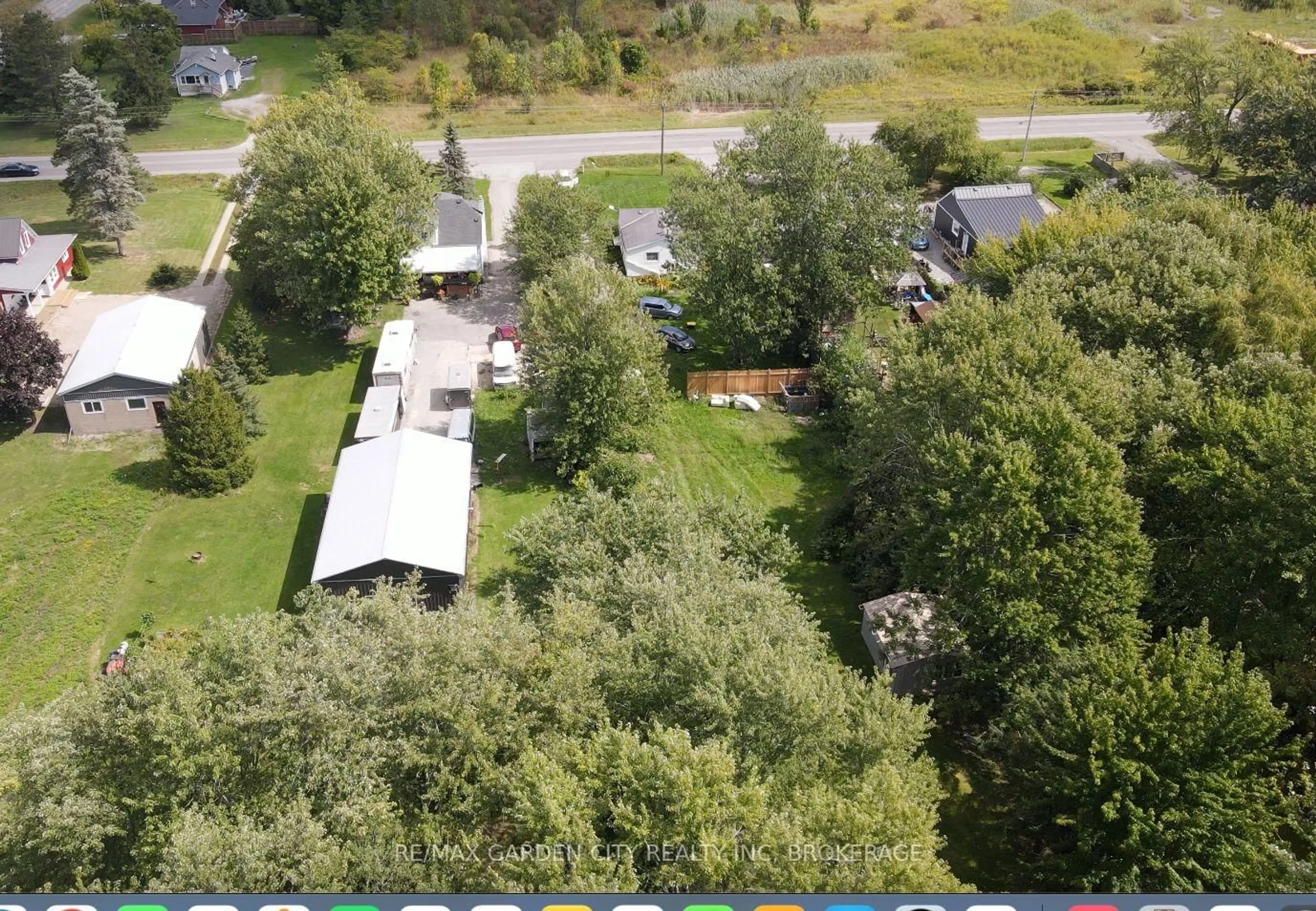 A pic from outside/outdoor area/front of a property/back of a property/a pic from drone, unknown for 1377 Merrittville Highway, Thorold Ontario L3B 4N5