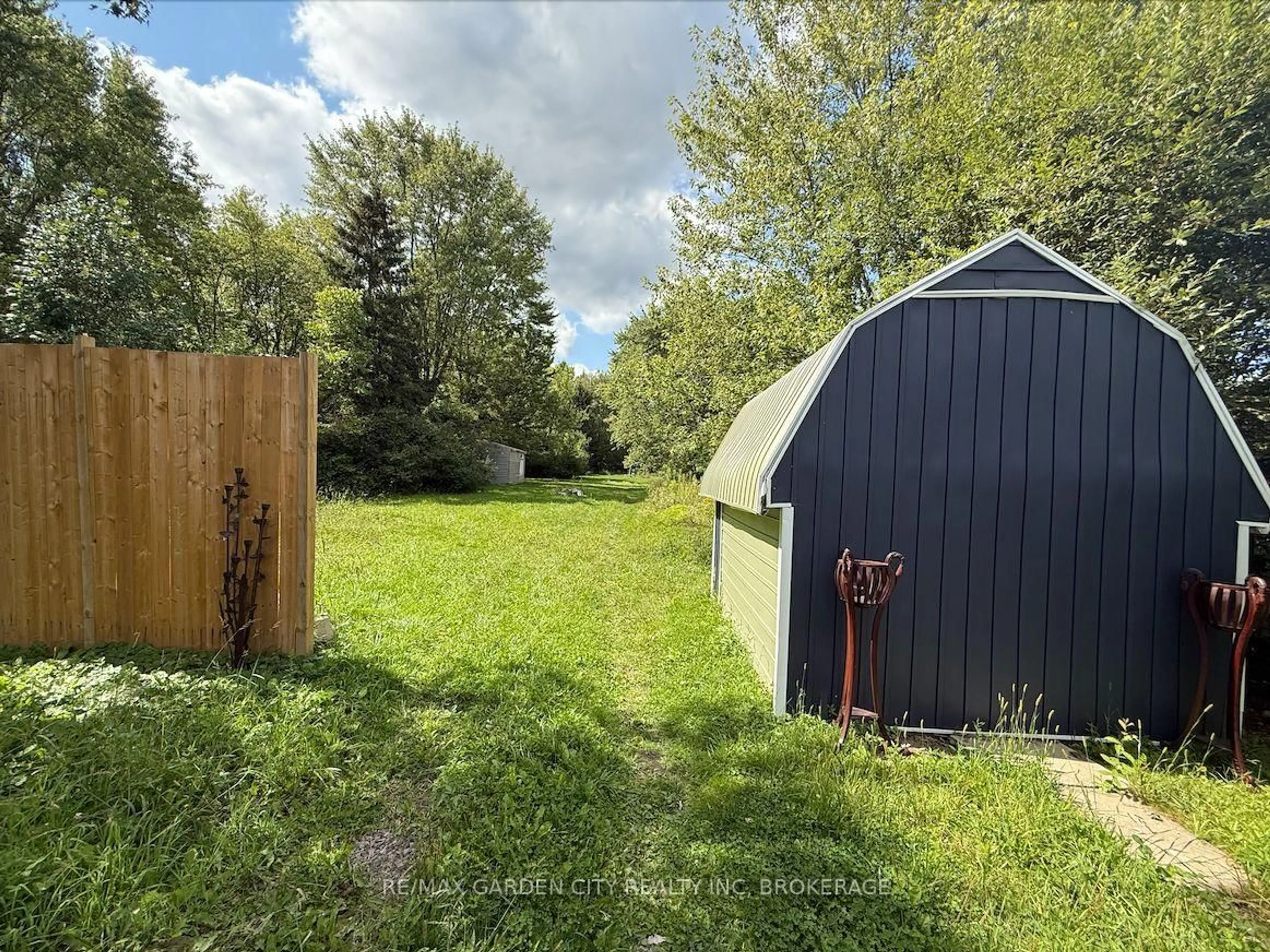 Shed for 1377 Merrittville Highway, Thorold Ontario L3B 4N5
