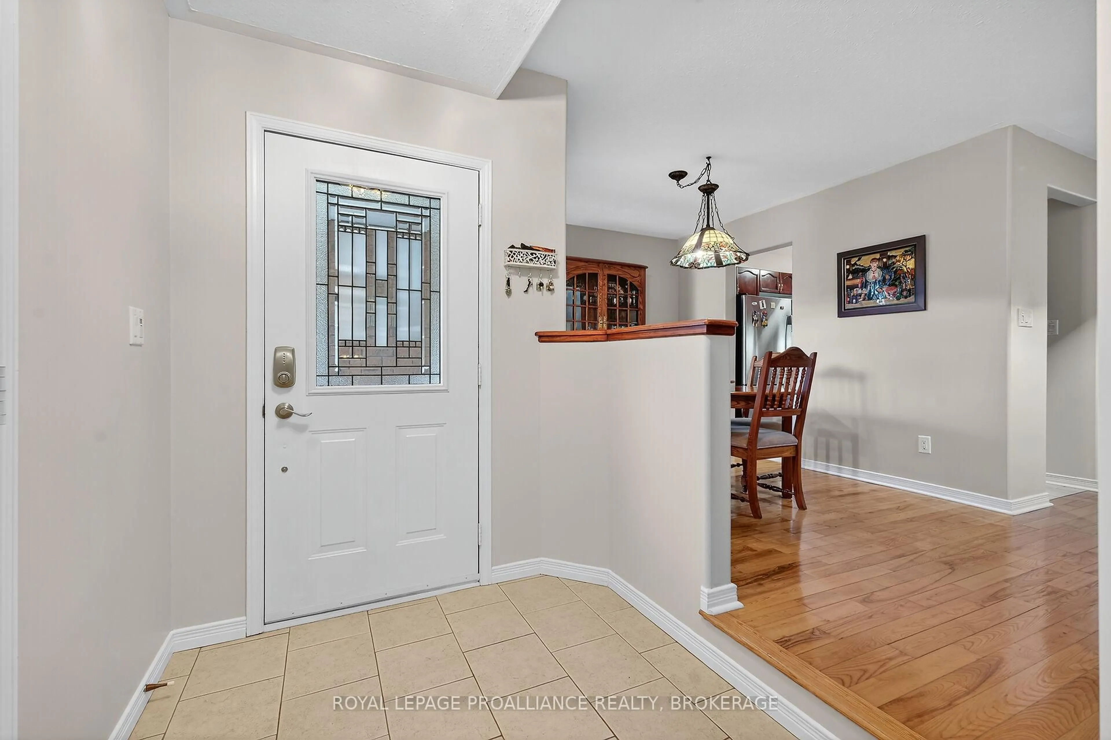 Indoor entryway for 270 Ellesmeer Ave, Kingston Ontario K7P 3C6