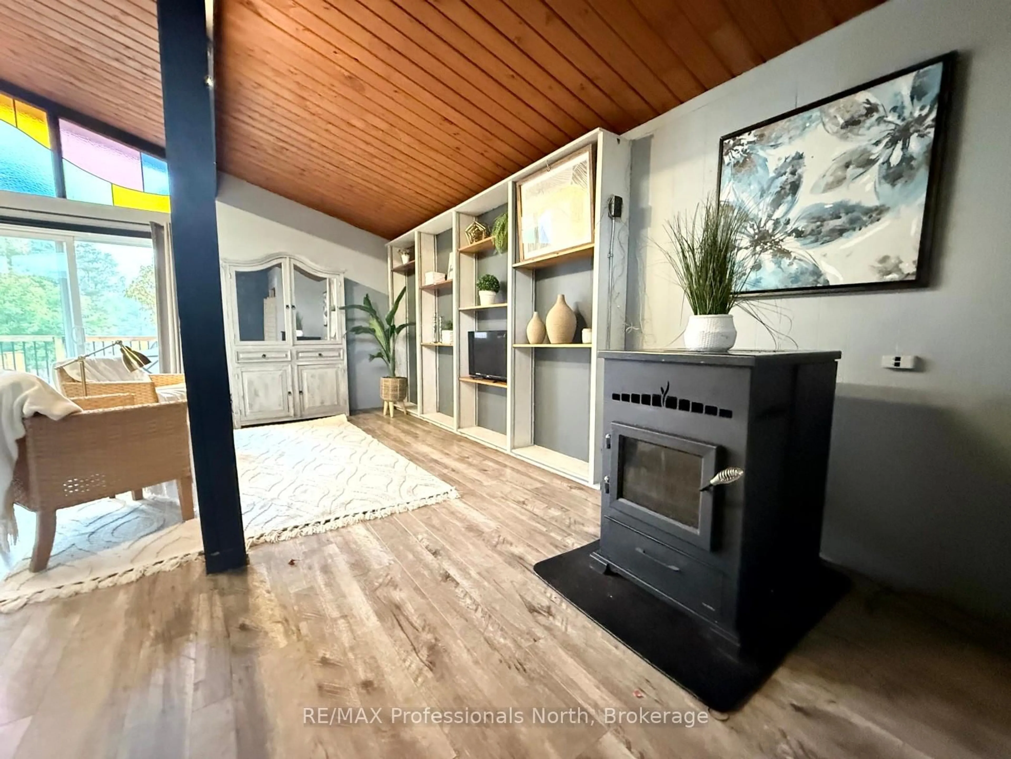 Indoor entryway for 2307 Loop Rd, Highlands East Ontario K0L 3C0