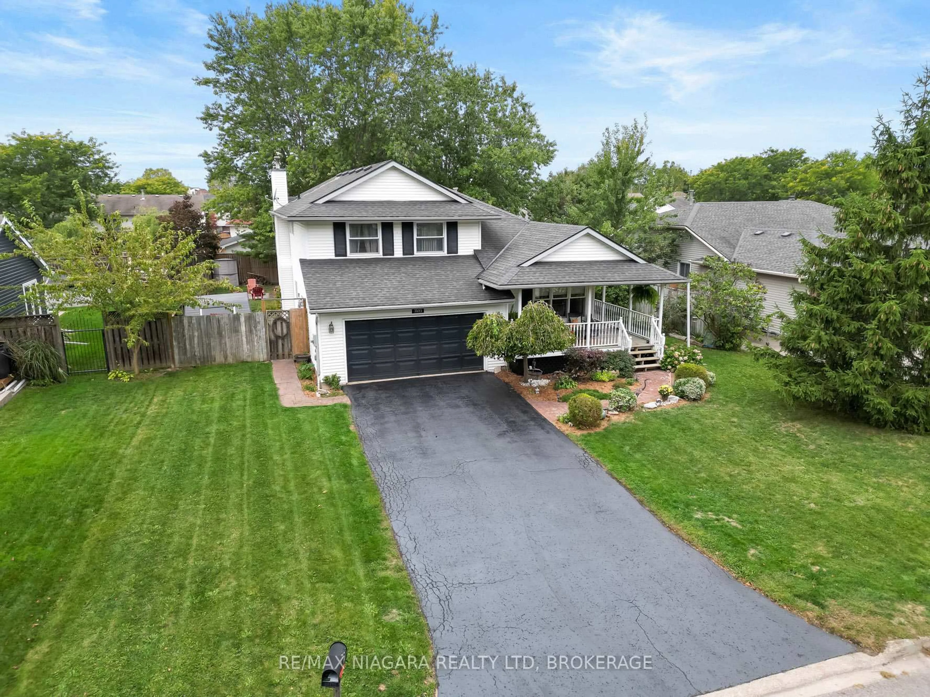 A pic from outside/outdoor area/front of a property/back of a property/a pic from drone, street for 3695 RIVER TRAIL, Fort Erie Ontario L0S 1S0