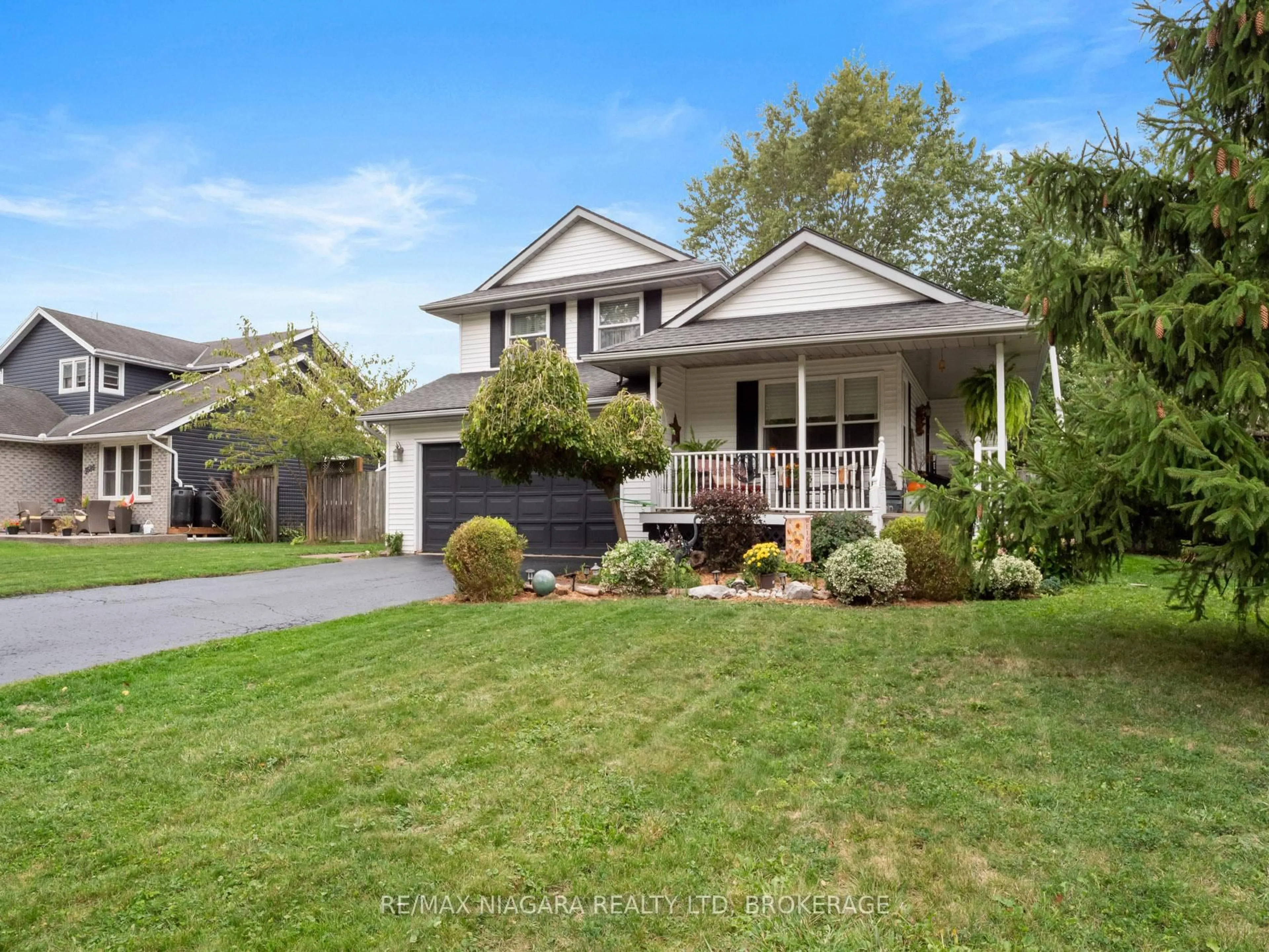 Home with vinyl exterior material, street for 3695 RIVER TRAIL, Fort Erie Ontario L0S 1S0
