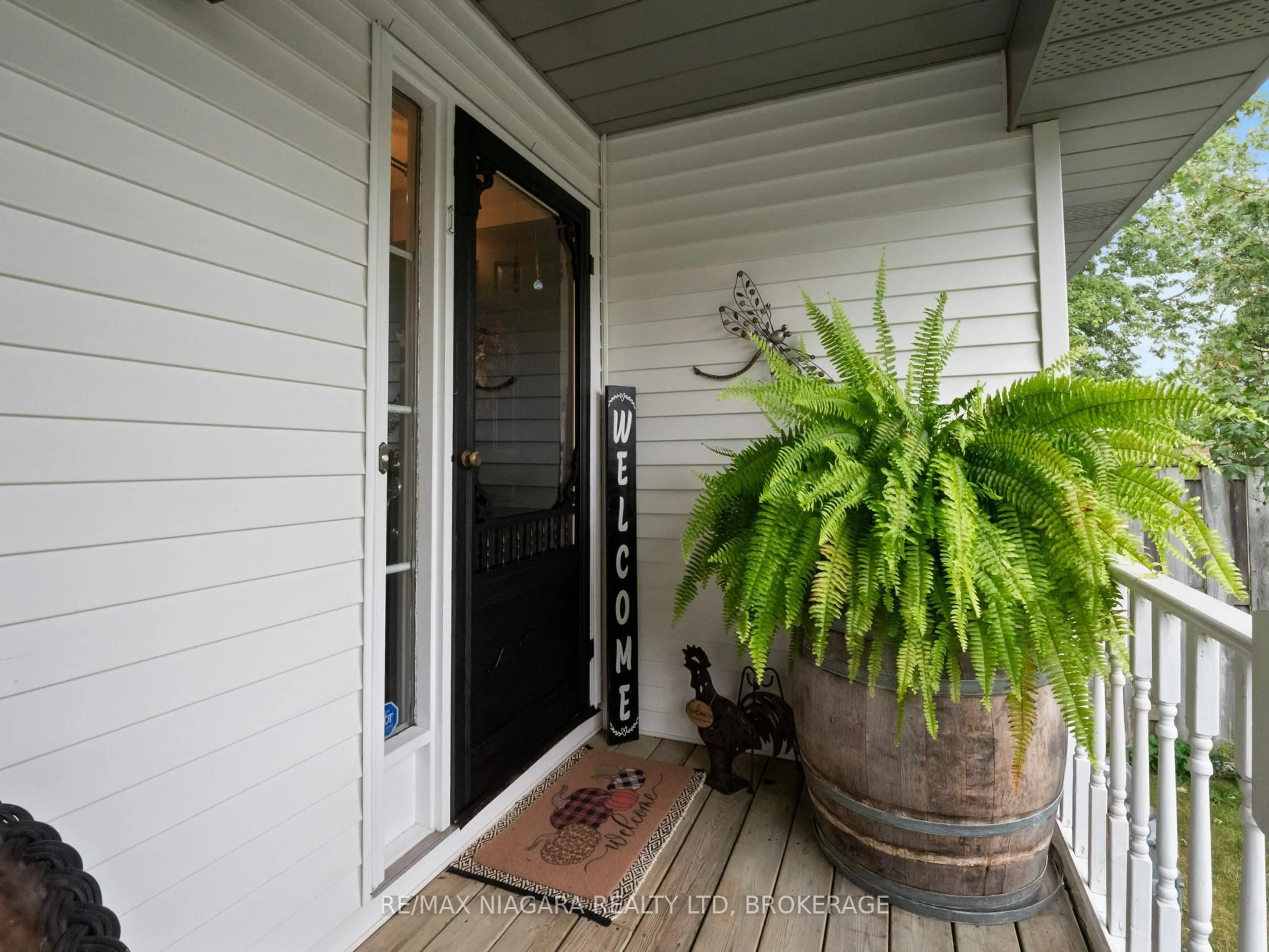 Indoor entryway for 3695 RIVER TRAIL, Fort Erie Ontario L0S 1S0