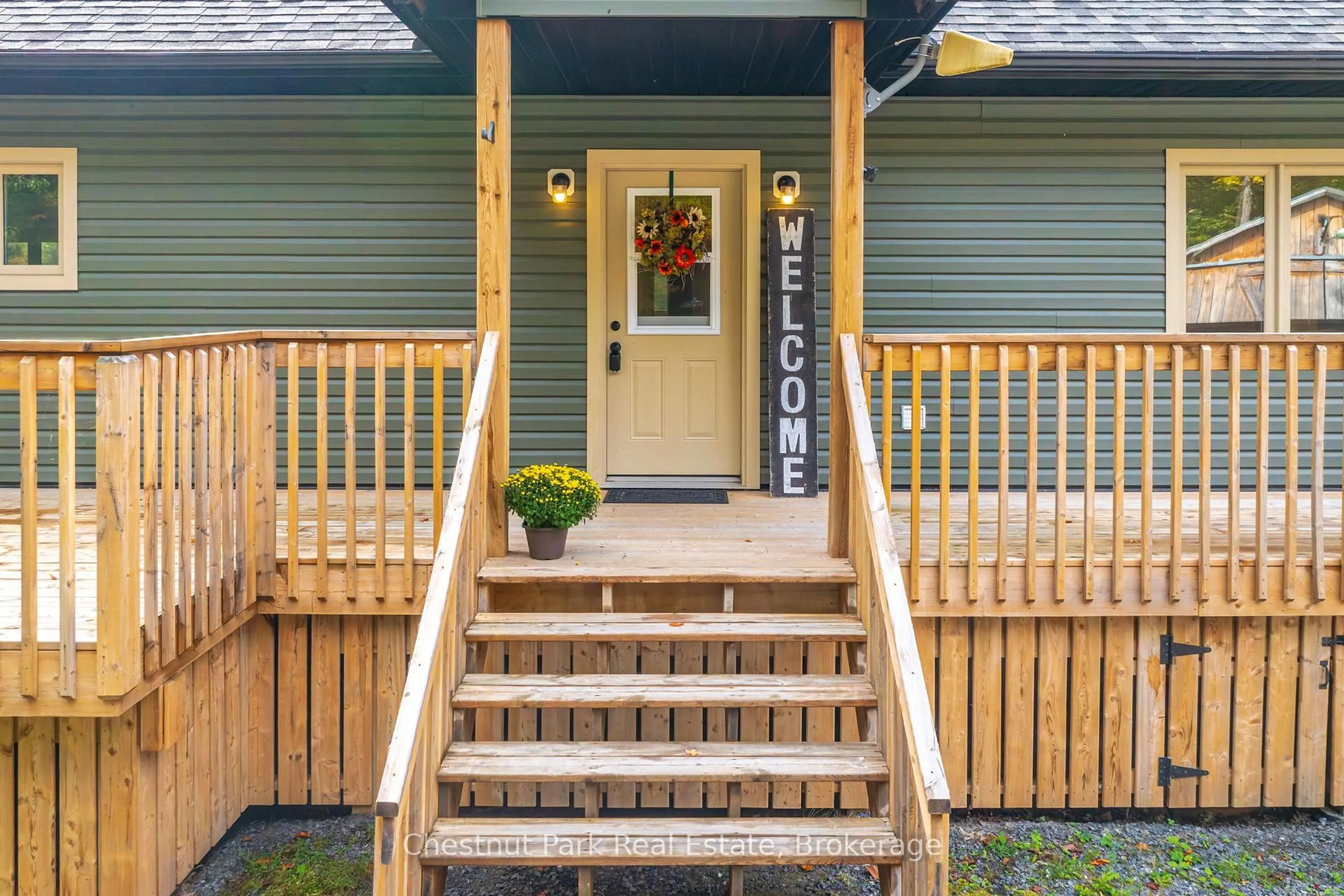 Indoor entryway for 1545 Etwell Rd, Huntsville Ontario P1H 2J2