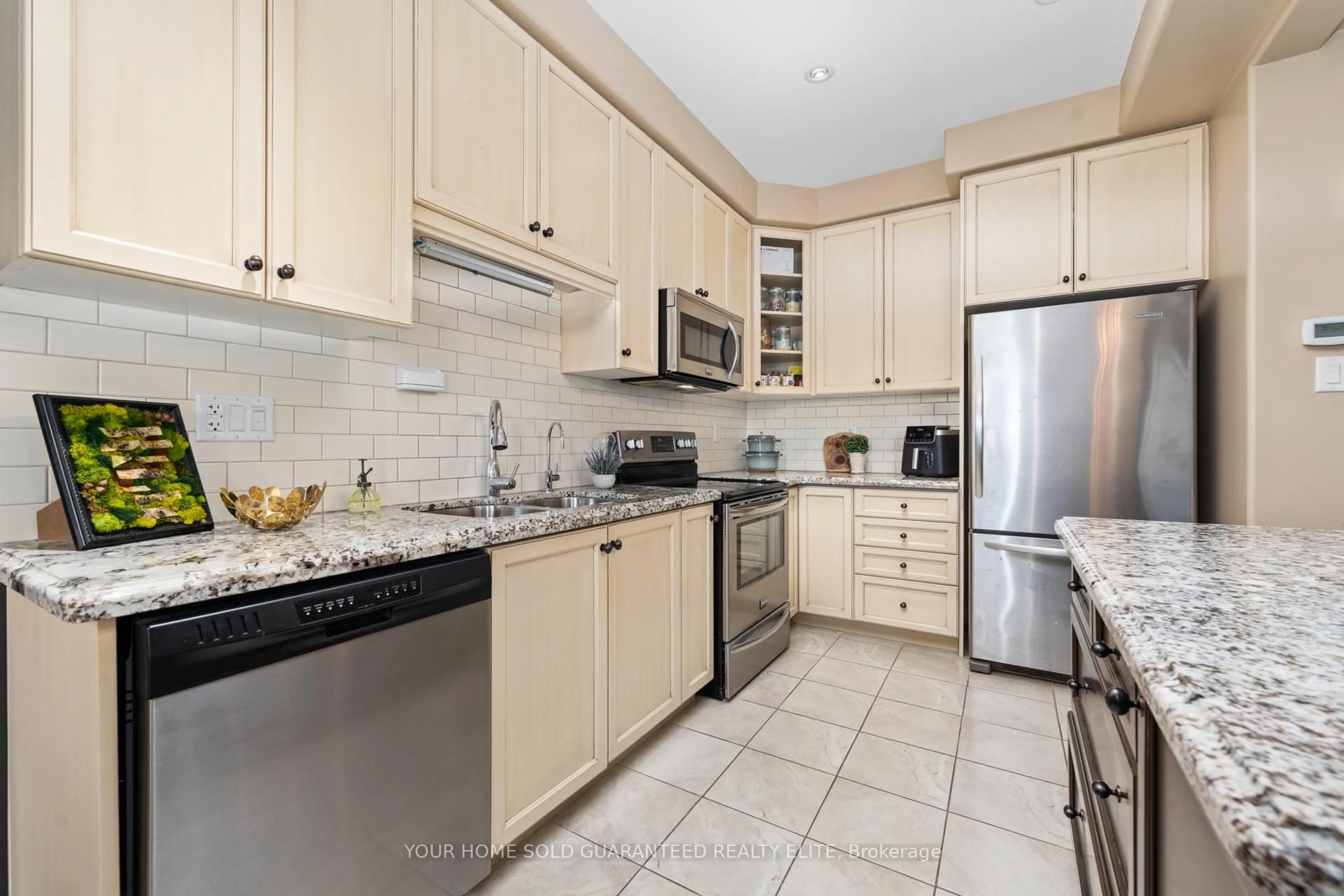 Standard kitchen, ceramic/tile floor for 6 Chestnut Dr #16, Grimsby Ontario L3M 0C4