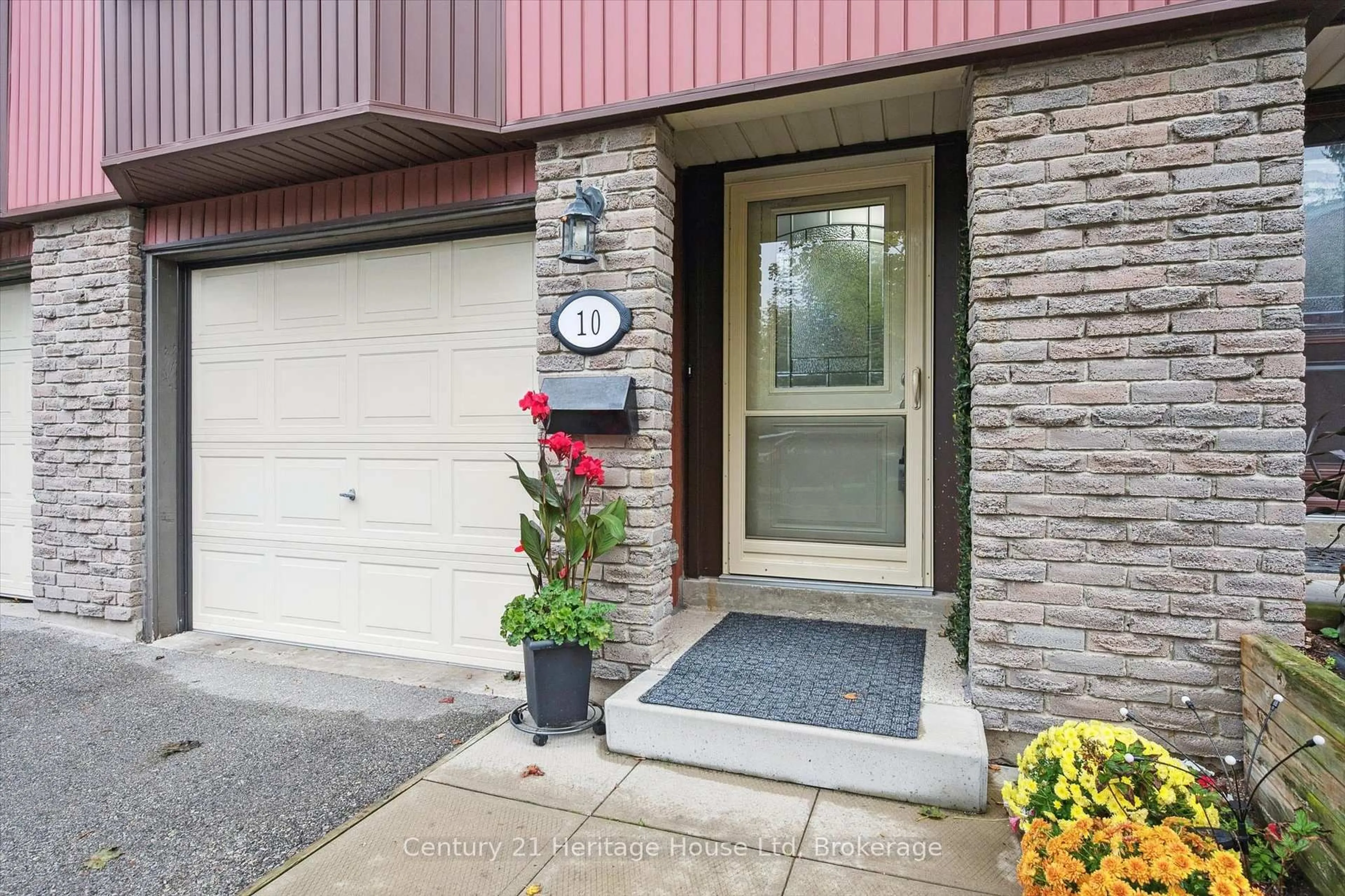 Indoor entryway for 2 Worton Ave #10, Guelph Ontario N1H 7C5