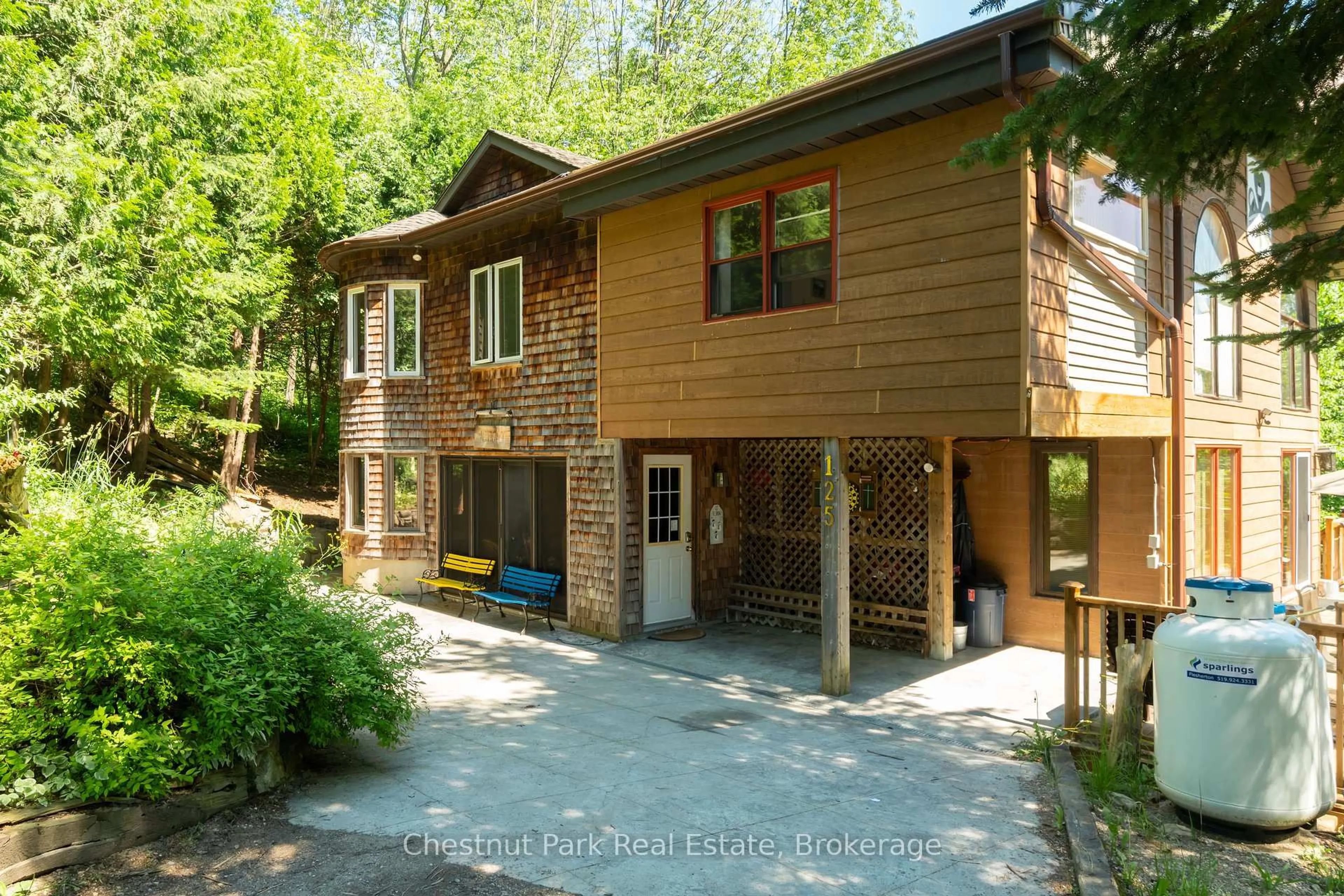 A pic from outside/outdoor area/front of a property/back of a property/a pic from drone, unknown for 125 Kimberley Crt, Grey Highlands Ontario N0C 1G0