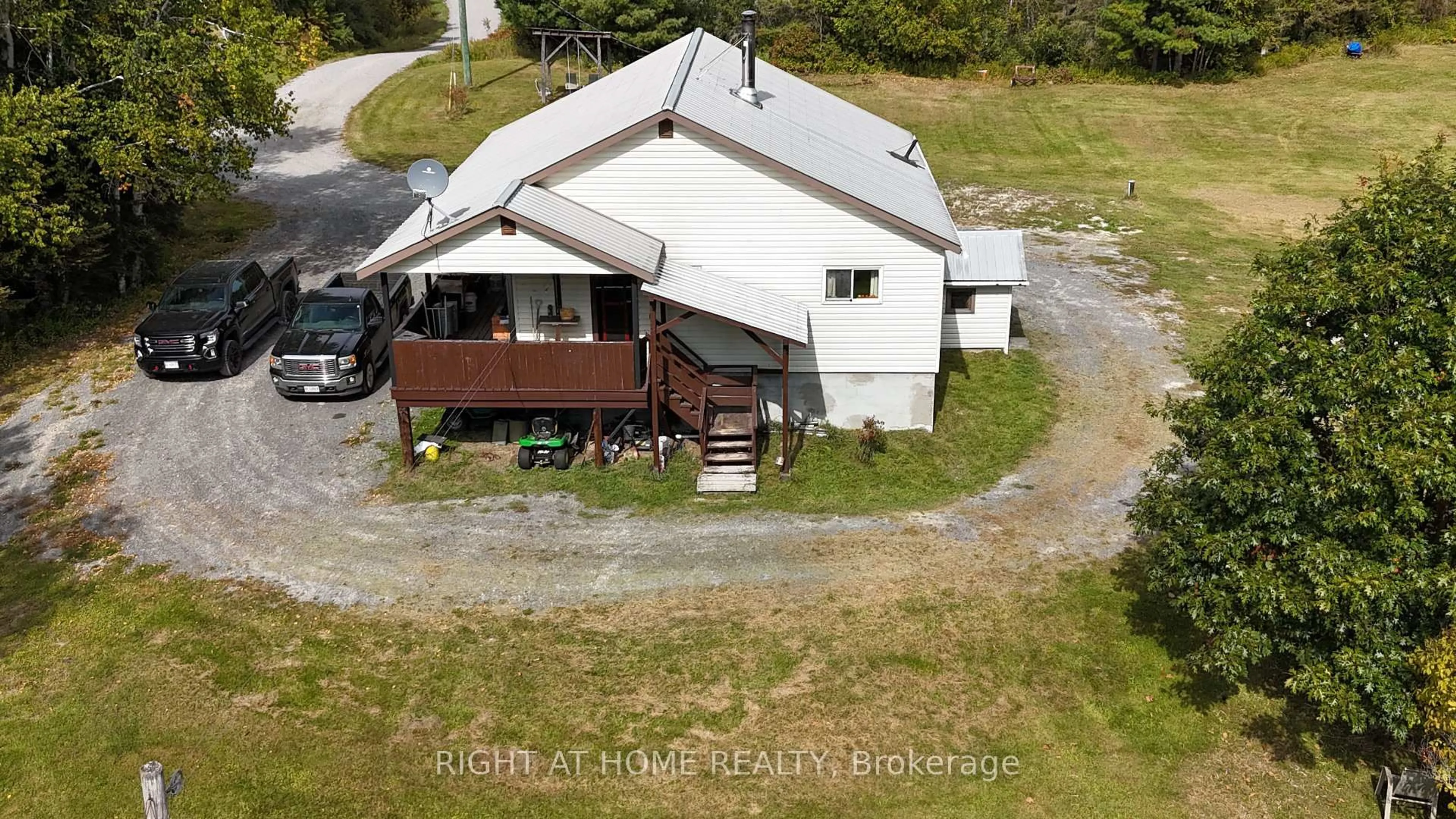 A pic from outside/outdoor area/front of a property/back of a property/a pic from drone, building for 58 Bellefeuille Rd, West Nipissing Ontario P0H 1M0