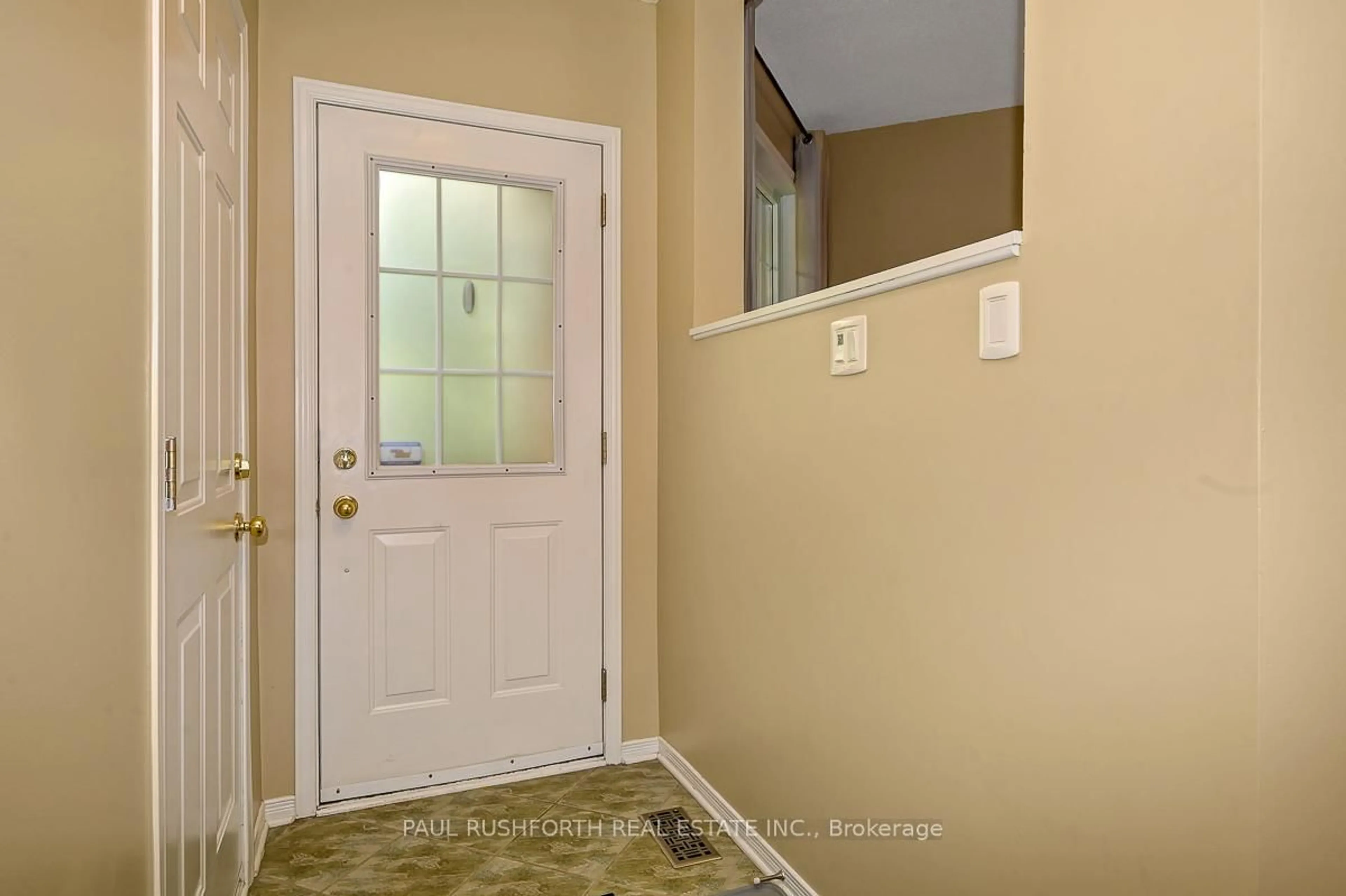 Indoor entryway for 175 Lilibet Cres, Ottawa Ontario K1V 2A2