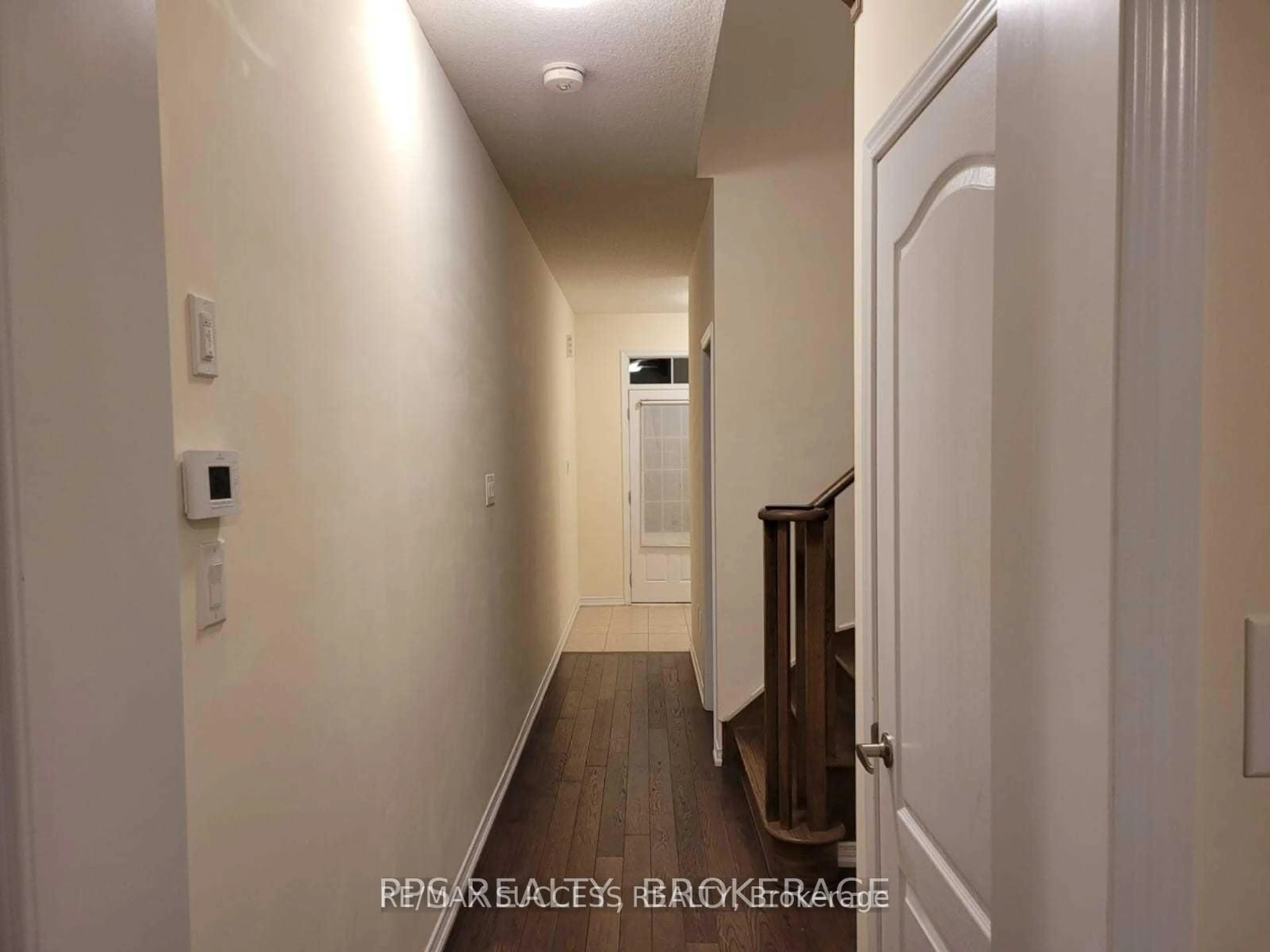 Indoor entryway for 7916 Odell Cres, Niagara Falls Ontario L2H 3R6