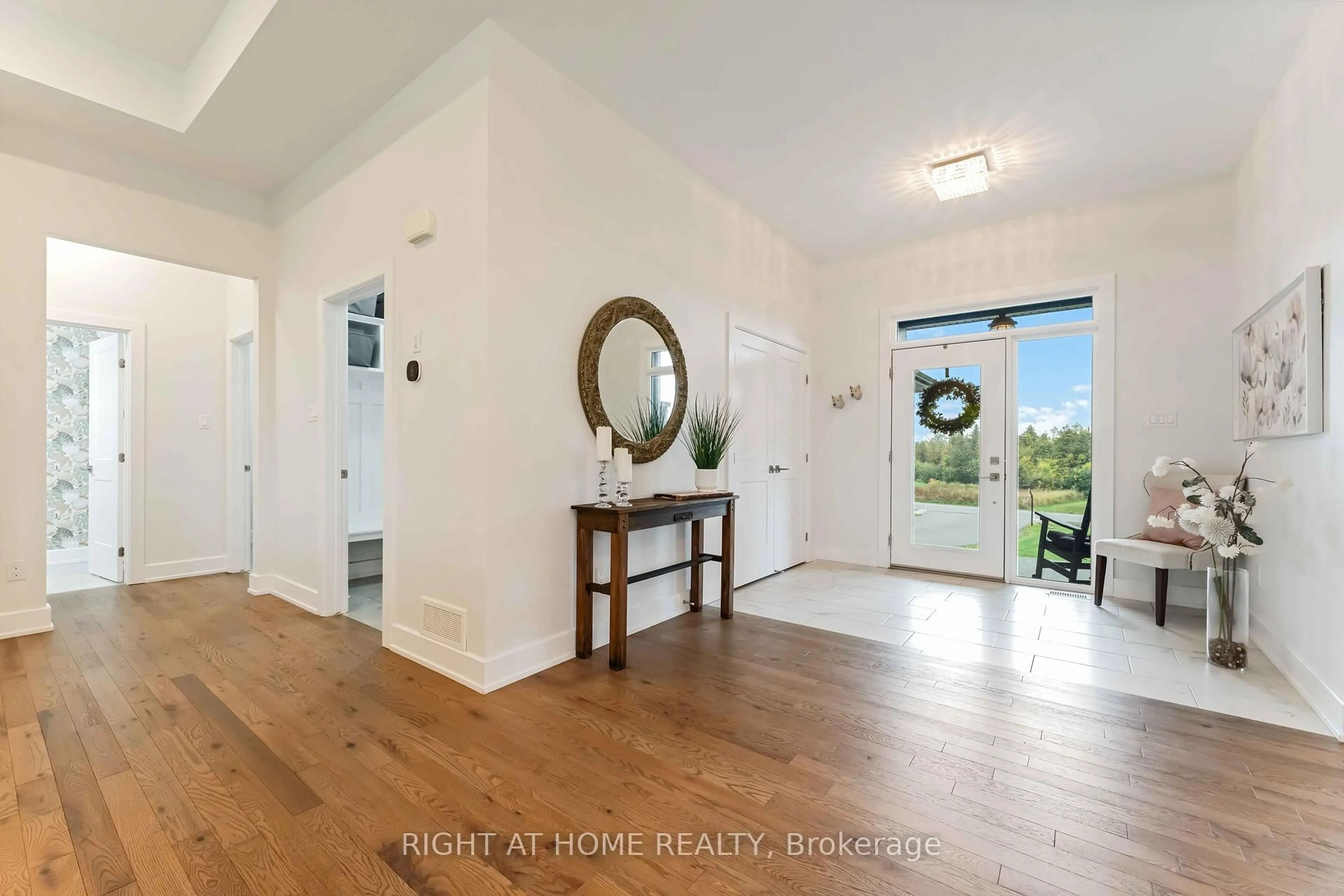 Indoor entryway for 408 Gaelic Glen Rdge, Ashton Ontario K0A 1B0
