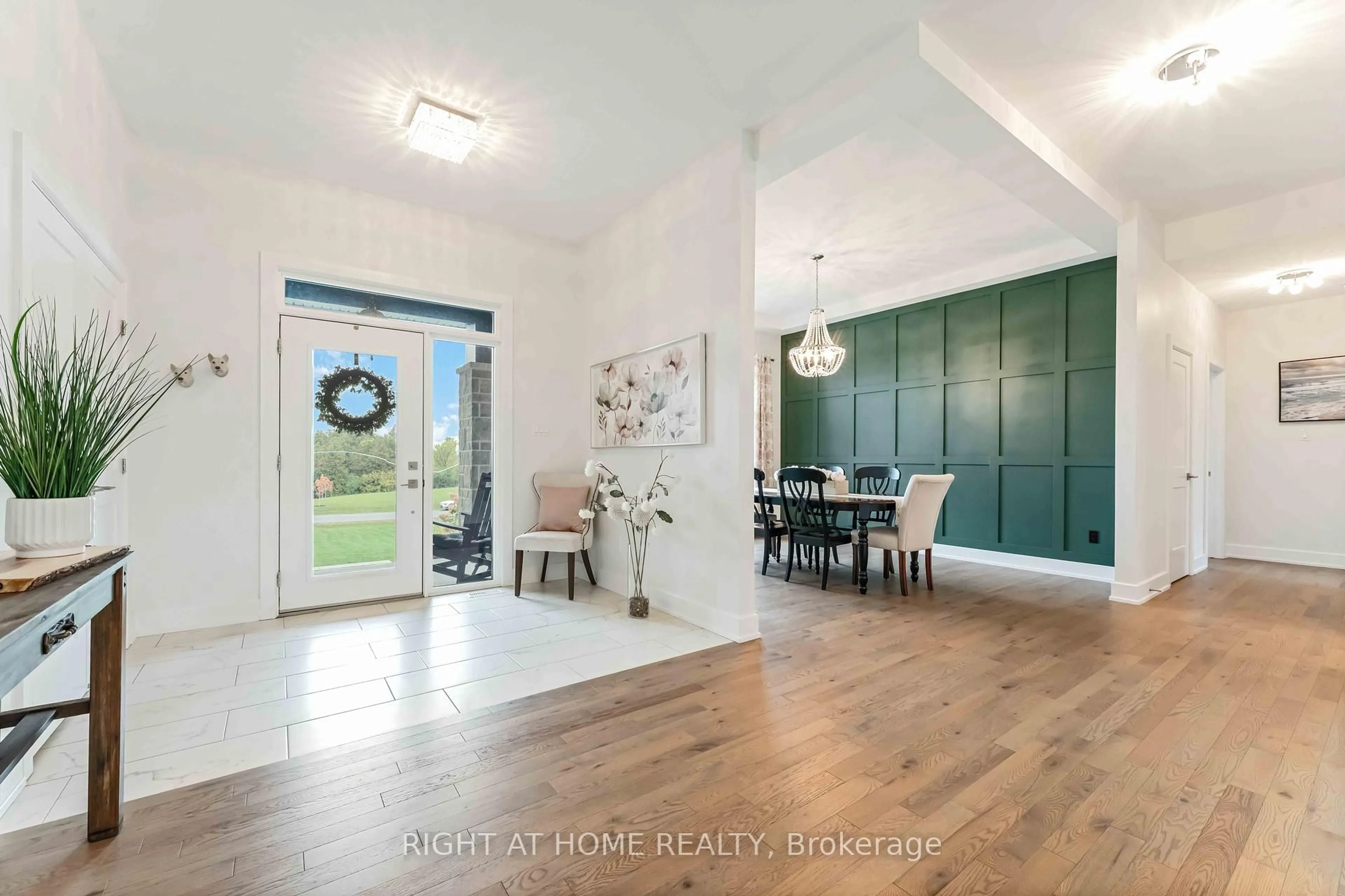 Indoor entryway for 408 Gaelic Glen Rdge, Ashton Ontario K0A 1B0