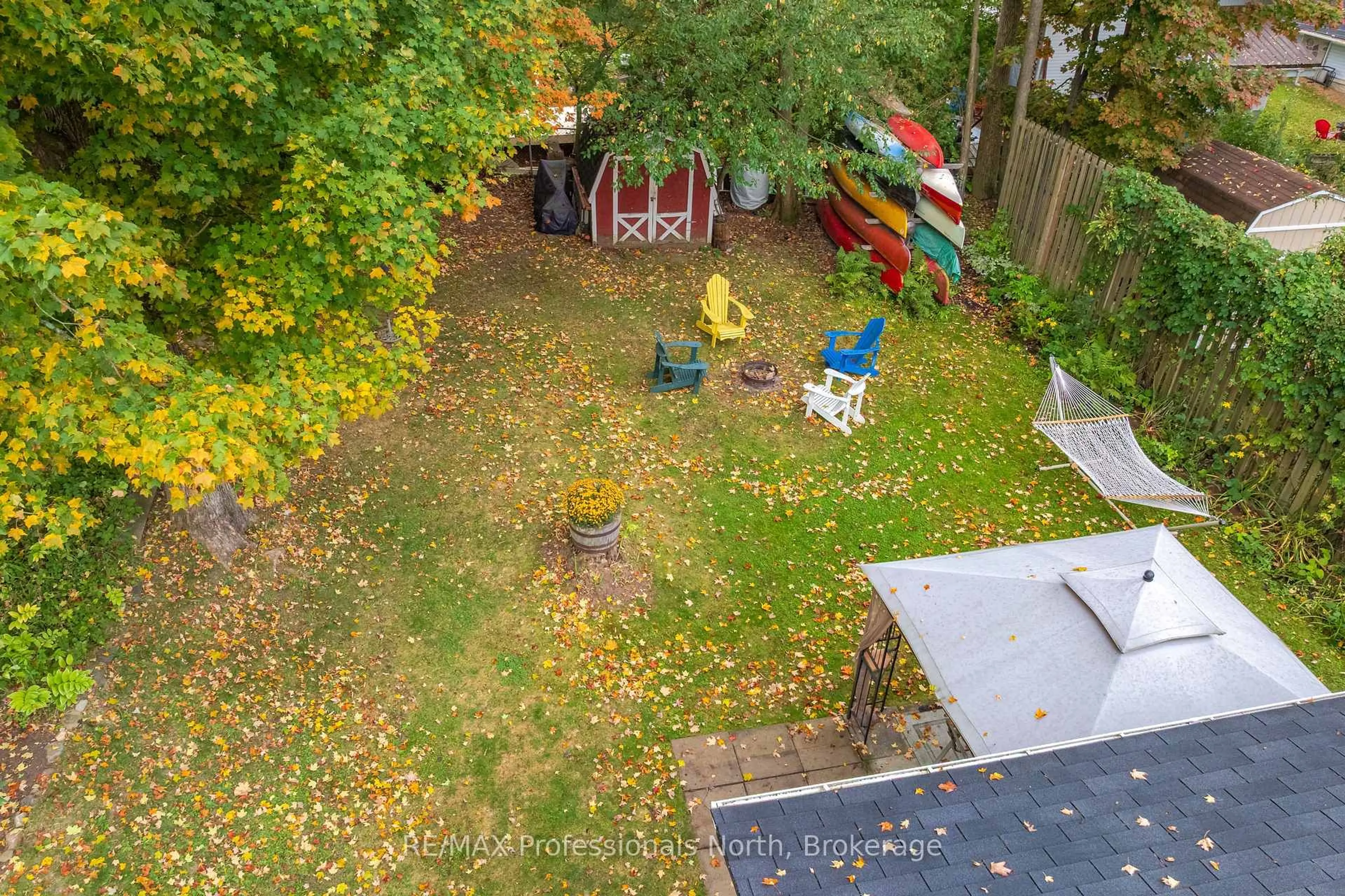 A pic from outside/outdoor area/front of a property/back of a property/a pic from drone, street for 83 Florence St, Huntsville Ontario P1H 1V5