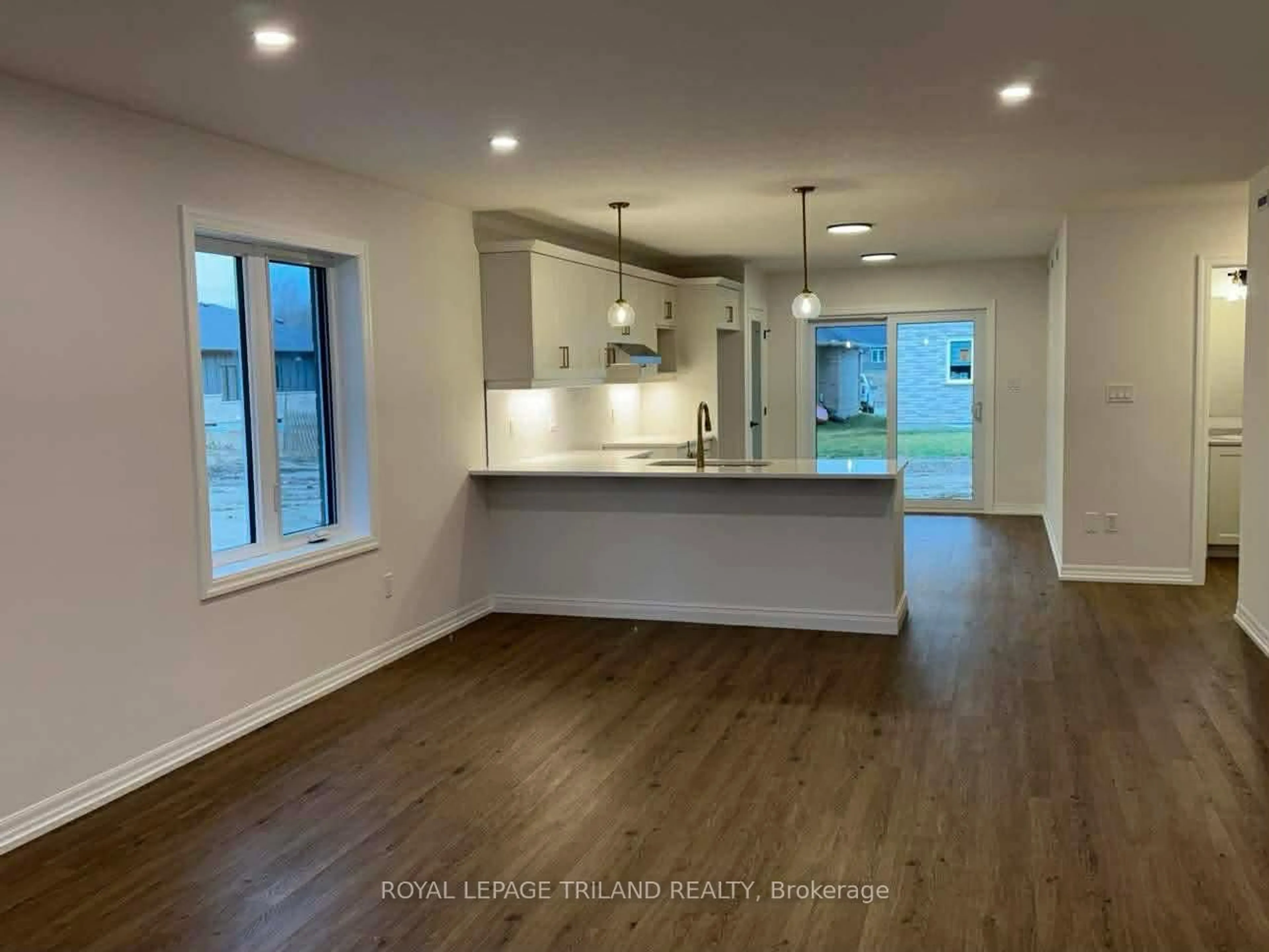 Open concept kitchen, wood/laminate floor for 14 HARROW Lane, St. Thomas Ontario N5R 0P3