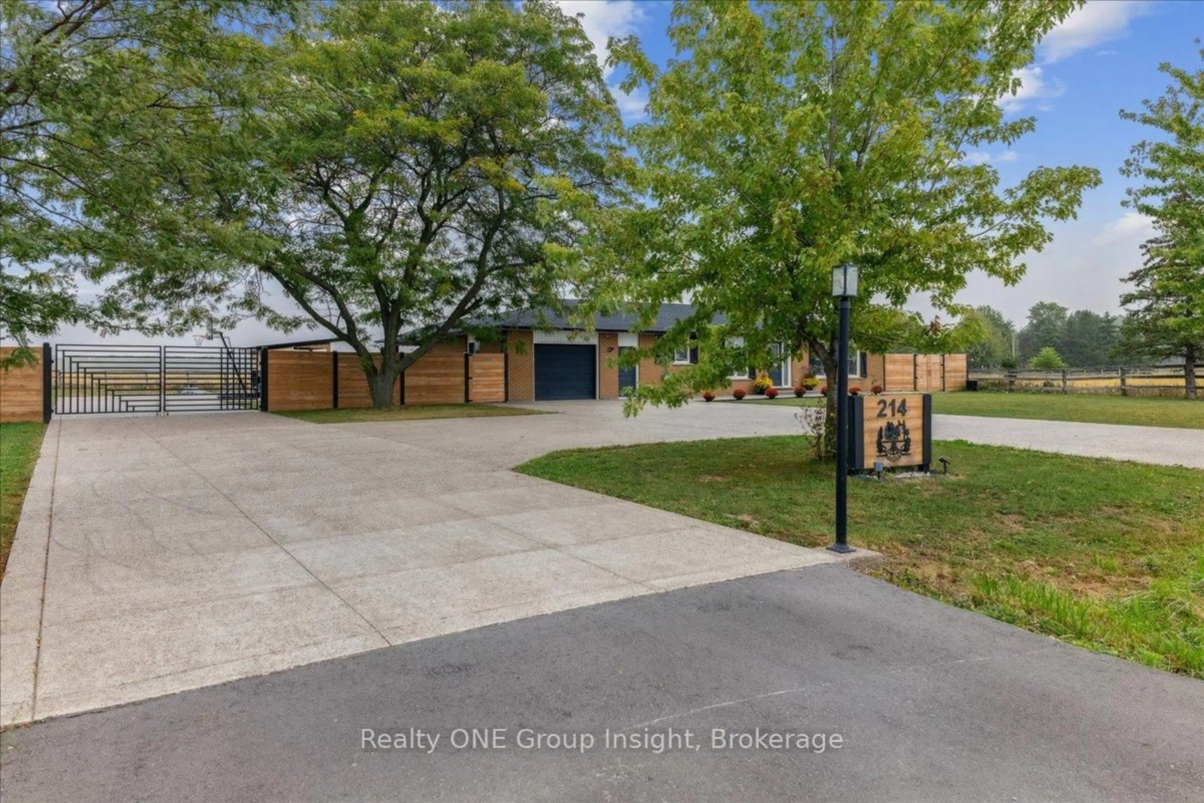 A pic from outside/outdoor area/front of a property/back of a property/a pic from drone, street for 214 Binbrook Rd, Hamilton Ontario L0R 1C0