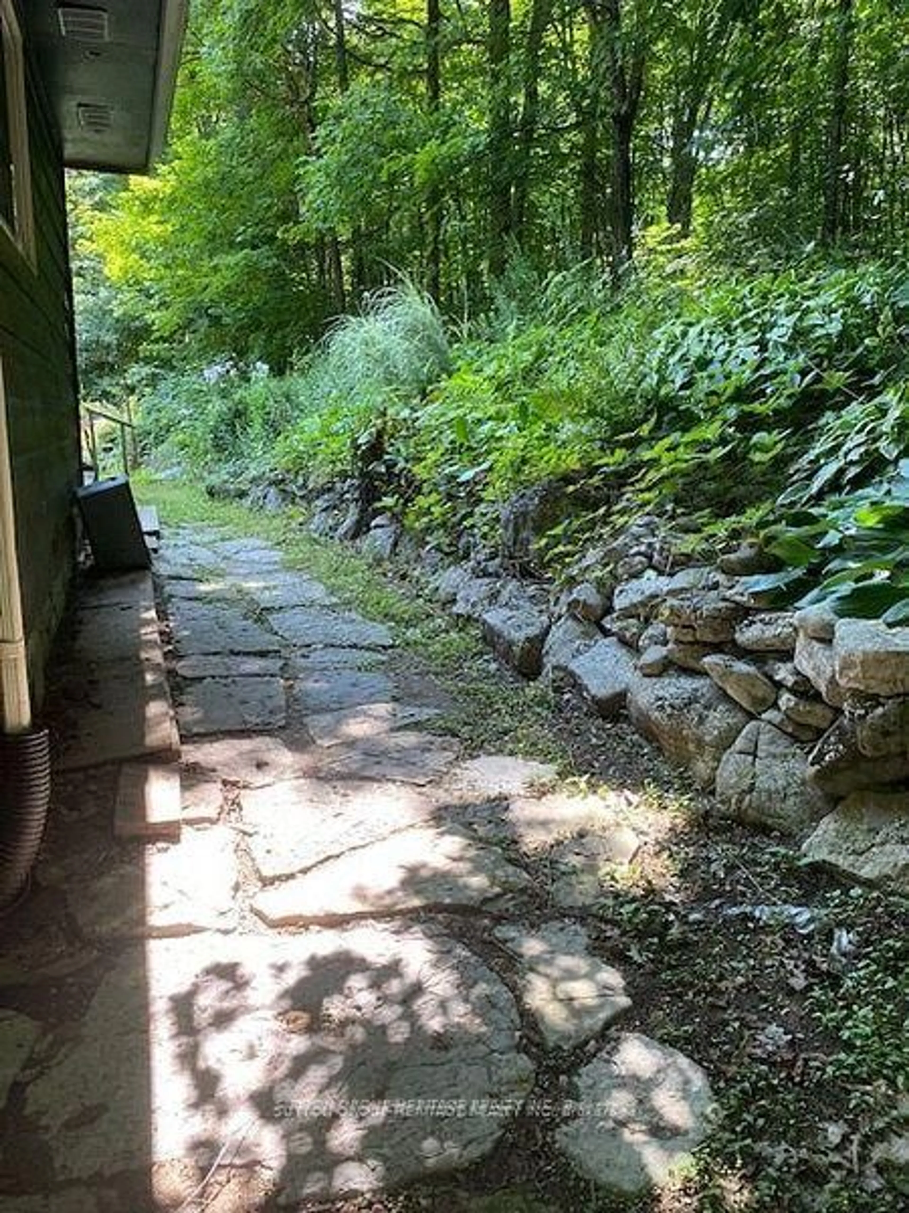 Patio, street for 119 Acorn Rd, Kawartha Lakes Ontario K0M 3L0