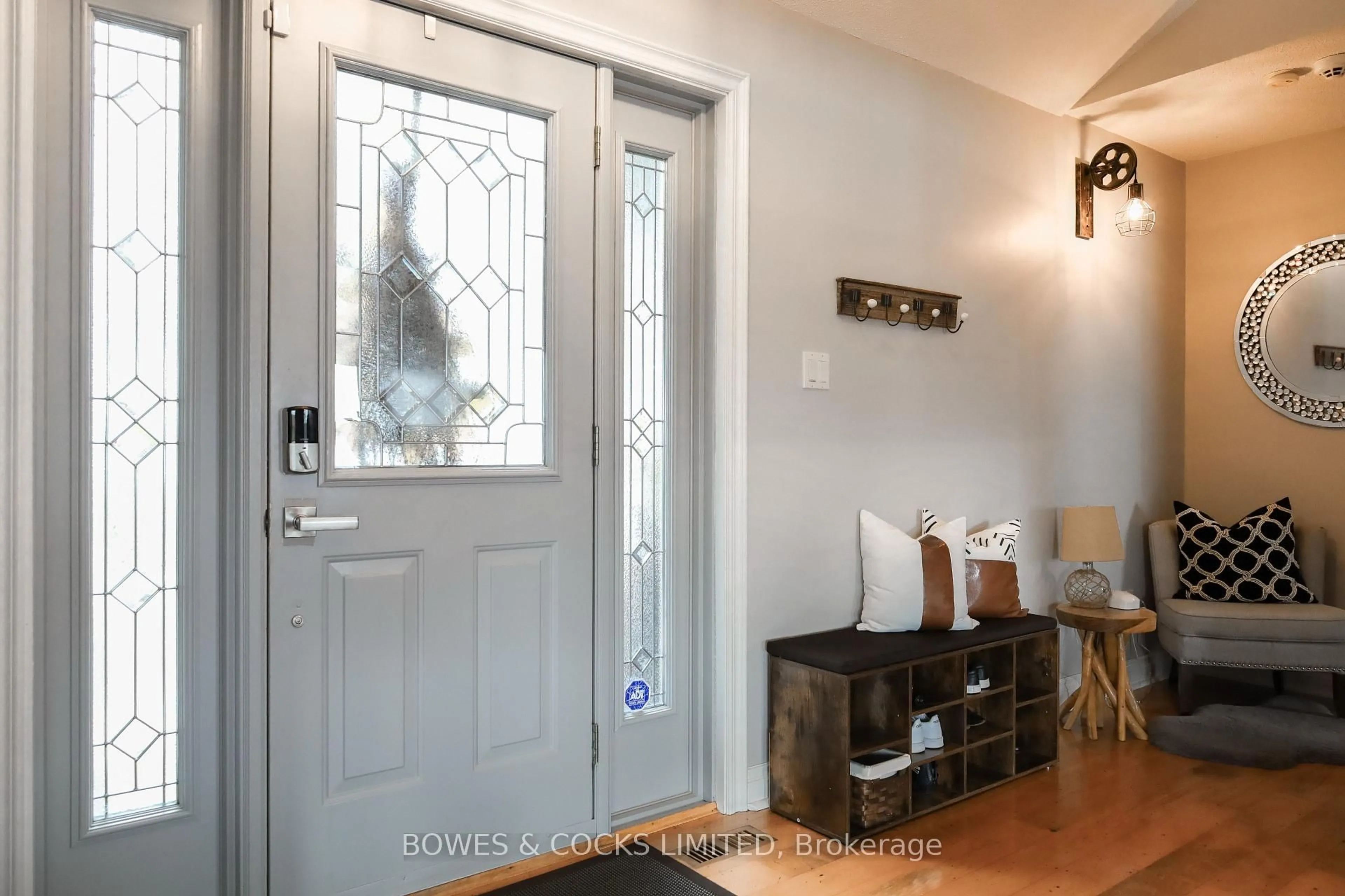 Indoor entryway for 1 Lawson Crt, Kawartha Lakes Ontario K0L 2W0