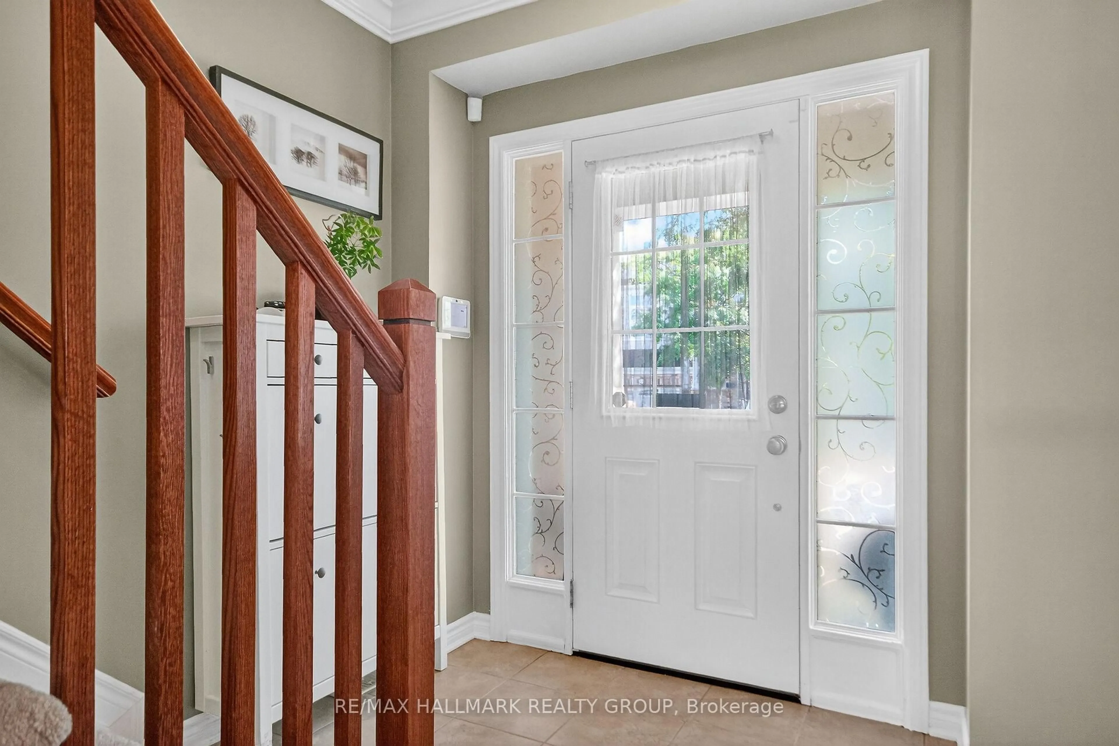 Indoor entryway for 317 River Landing Ave, Ottawa Ontario K2J 3V4