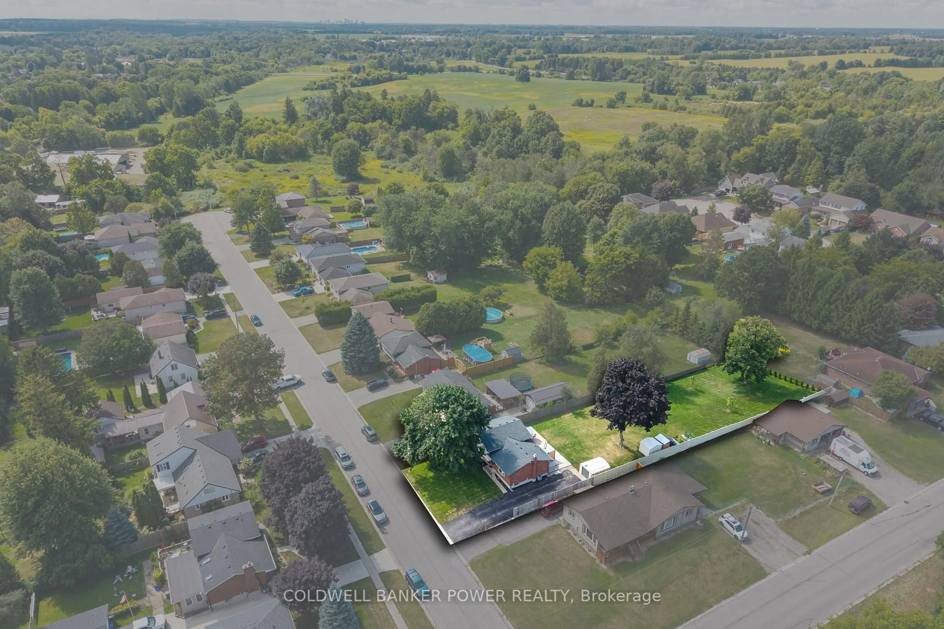 A pic from outside/outdoor area/front of a property/back of a property/a pic from drone, unknown for 170 Eva St, Thames Centre Ontario N0L 1G0