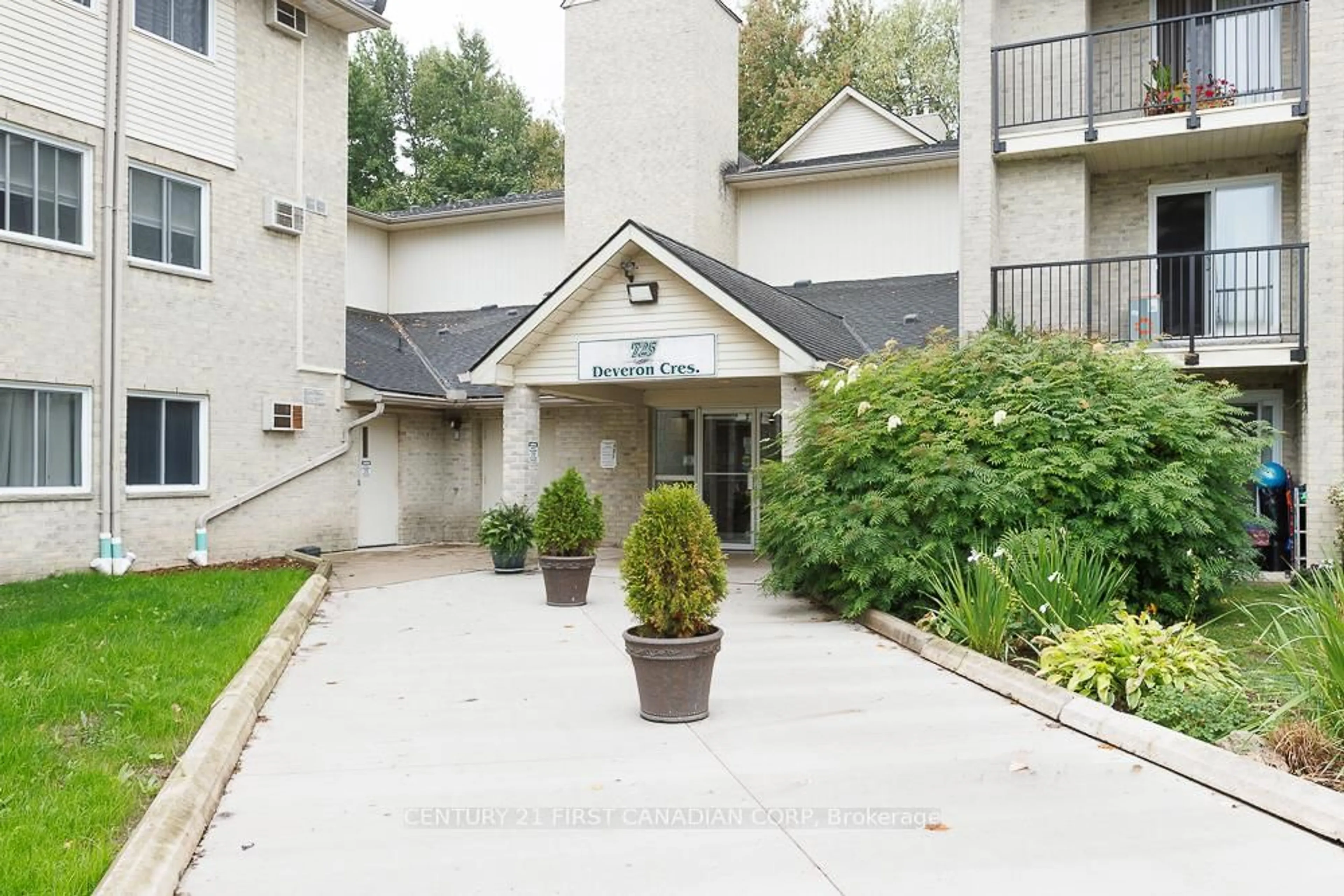 Patio, unknown for 725 Deveron Cres #204, London South Ontario N5Z 4X3