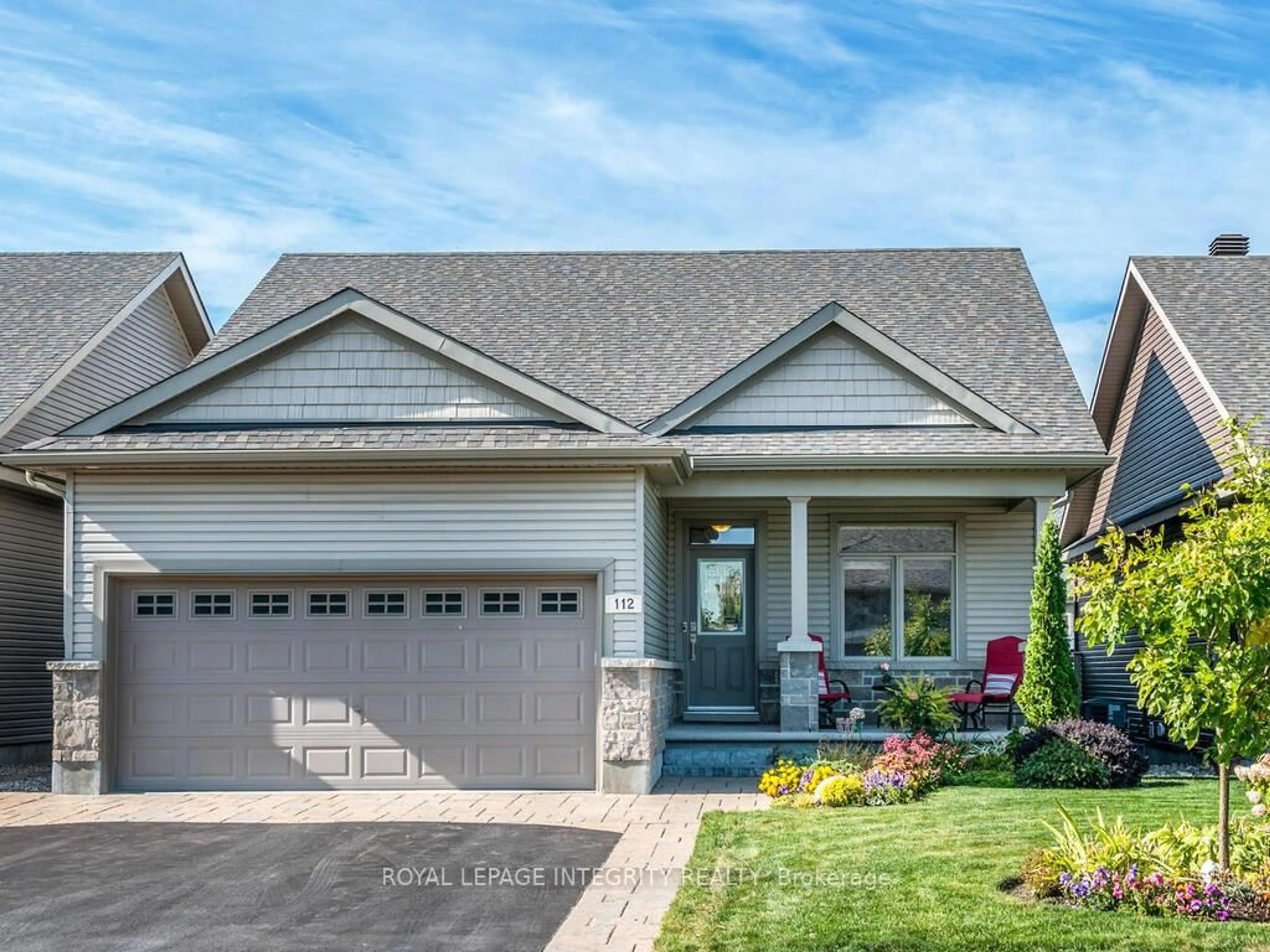 Home with vinyl exterior material, street for 112 Elfin Grve, Stittsville Ontario K2V 0B7