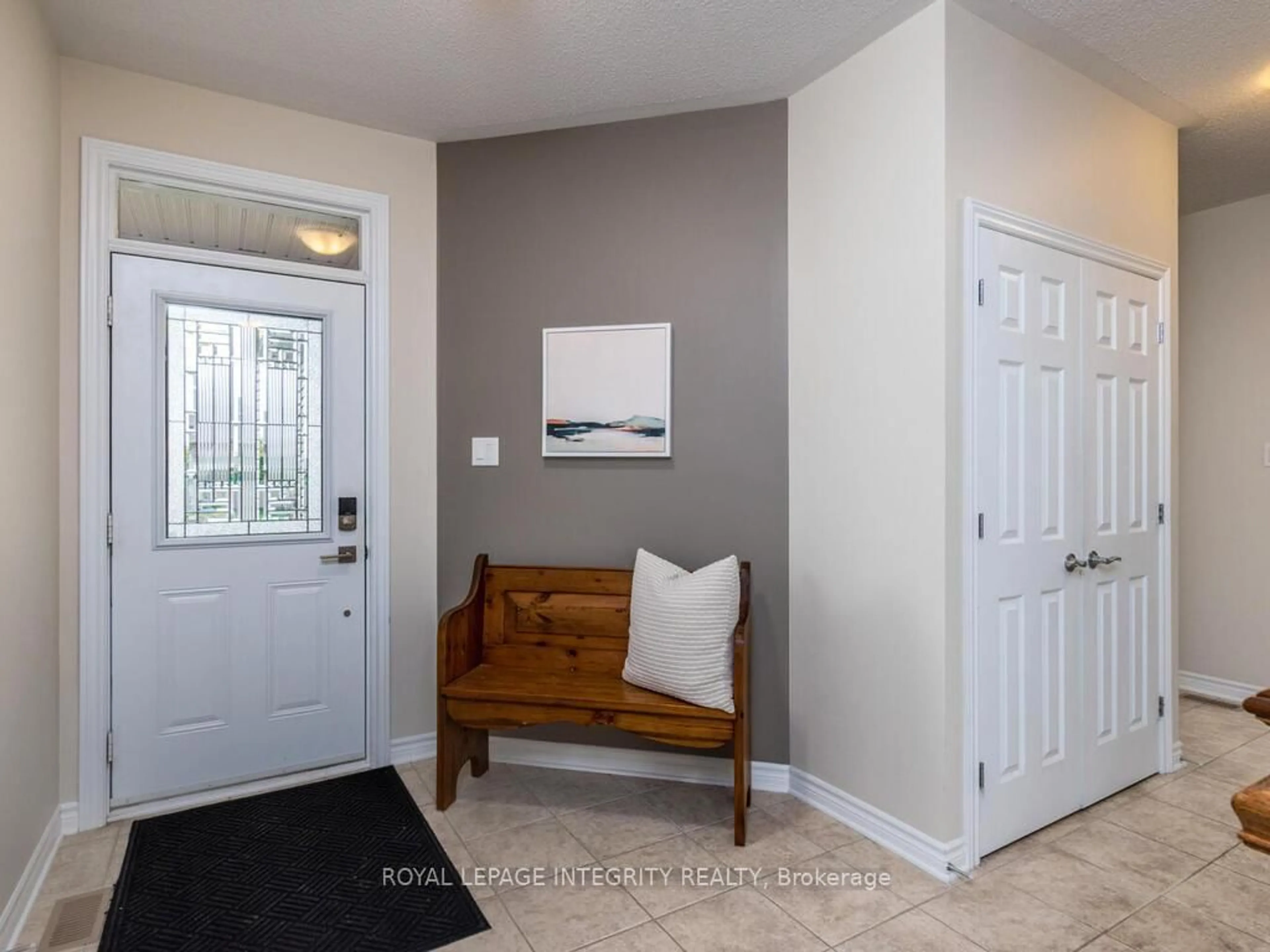 Indoor entryway for 112 Elfin Grve, Stittsville Ontario K2V 0B7