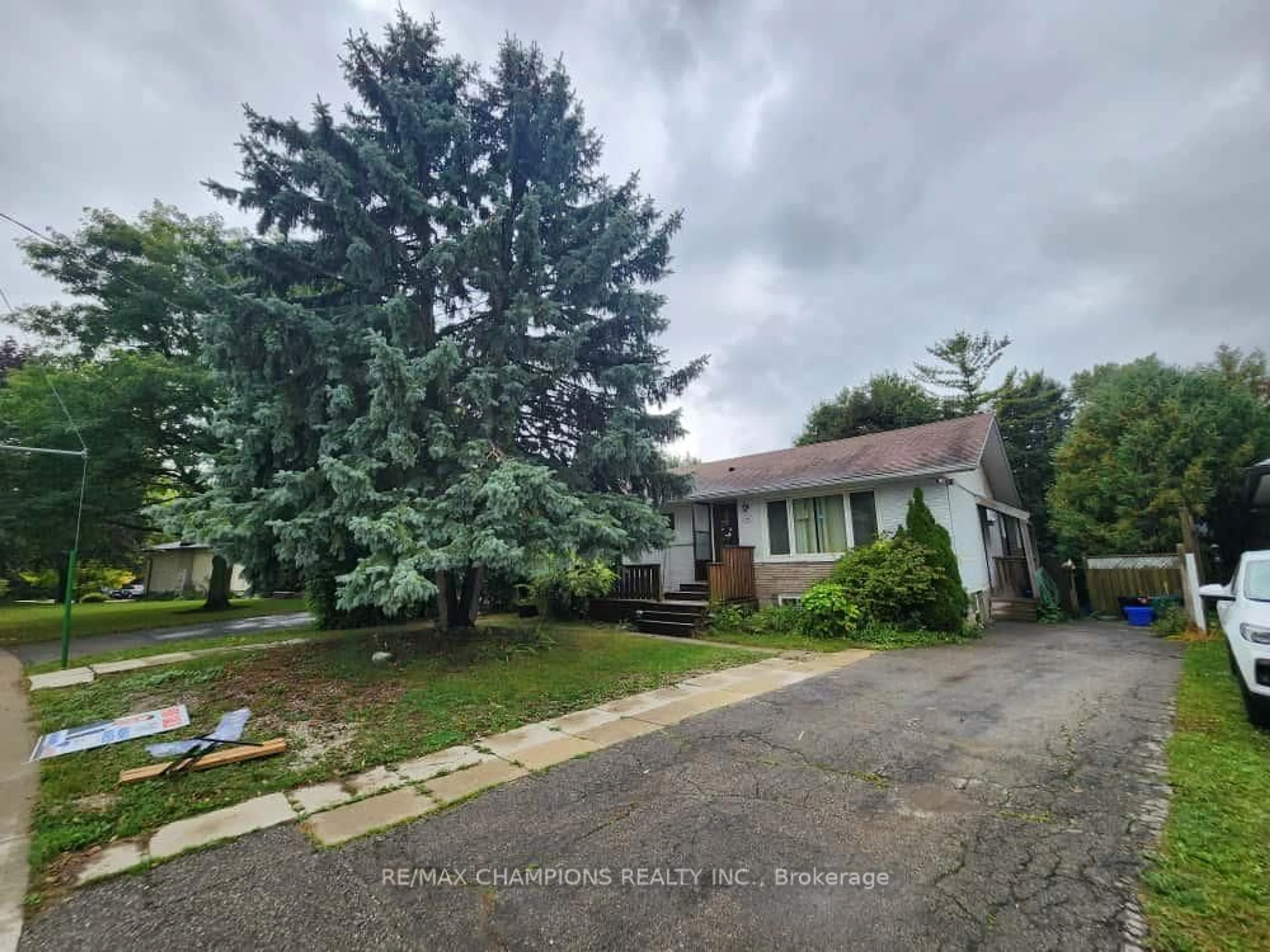 A pic from outside/outdoor area/front of a property/back of a property/a pic from drone, street for 265 GLENRIDGE Dr, Waterloo Ontario N2J 3W5