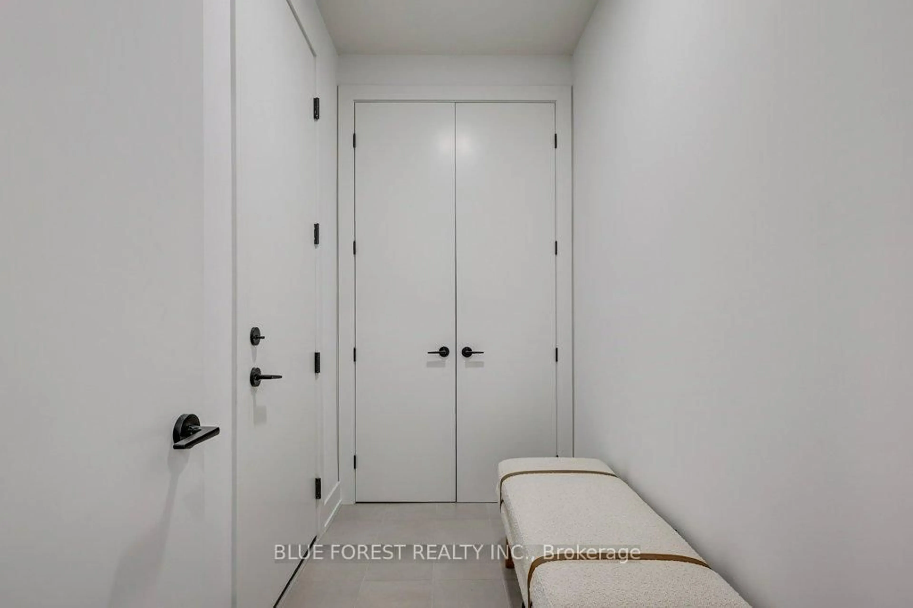 Indoor entryway for 1965 Upperpoint Gate #35, London South Ontario N6K 0K2