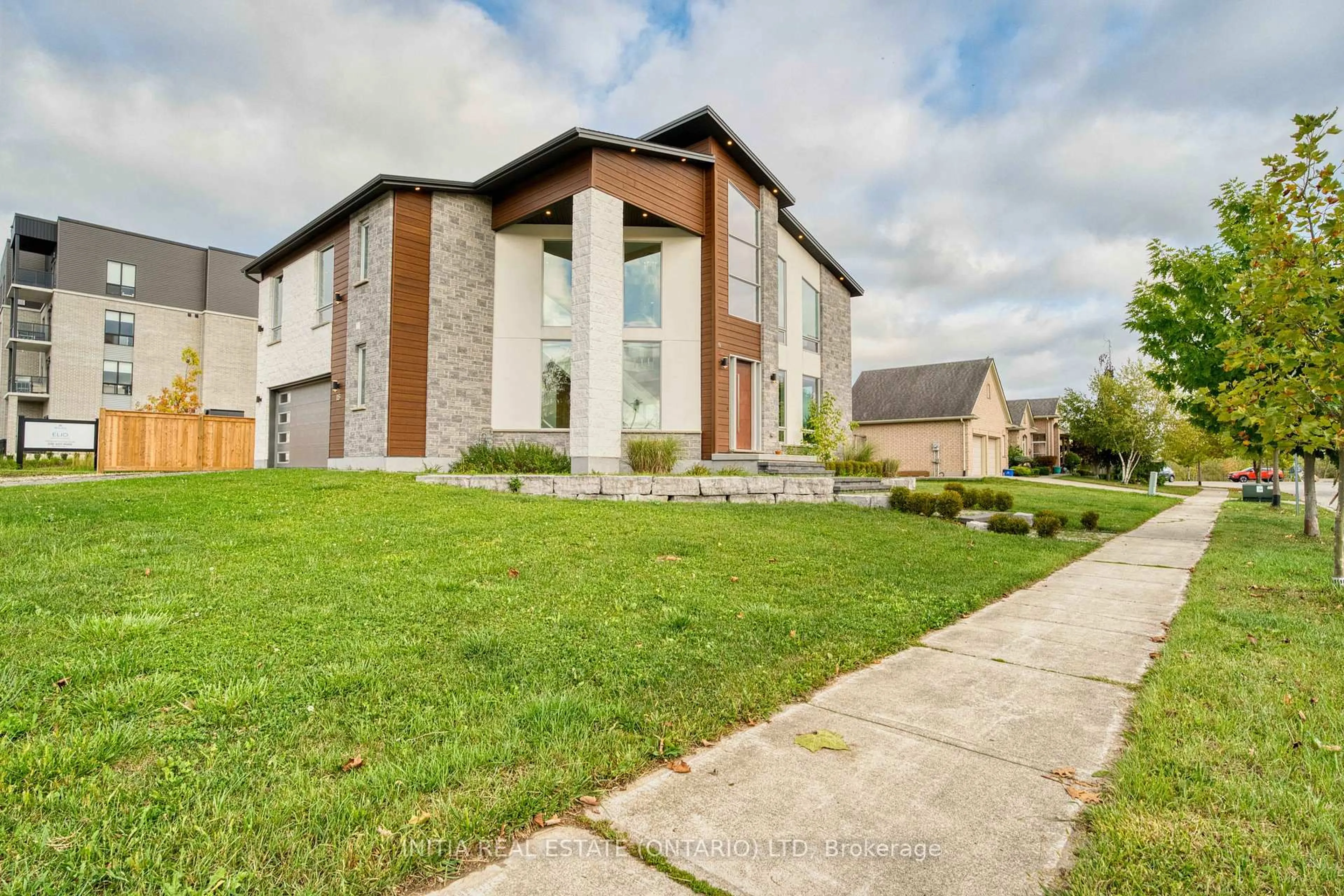 Home with brick exterior material, unknown for 115 South Carriage Rd, London North Ontario N6H 0C6
