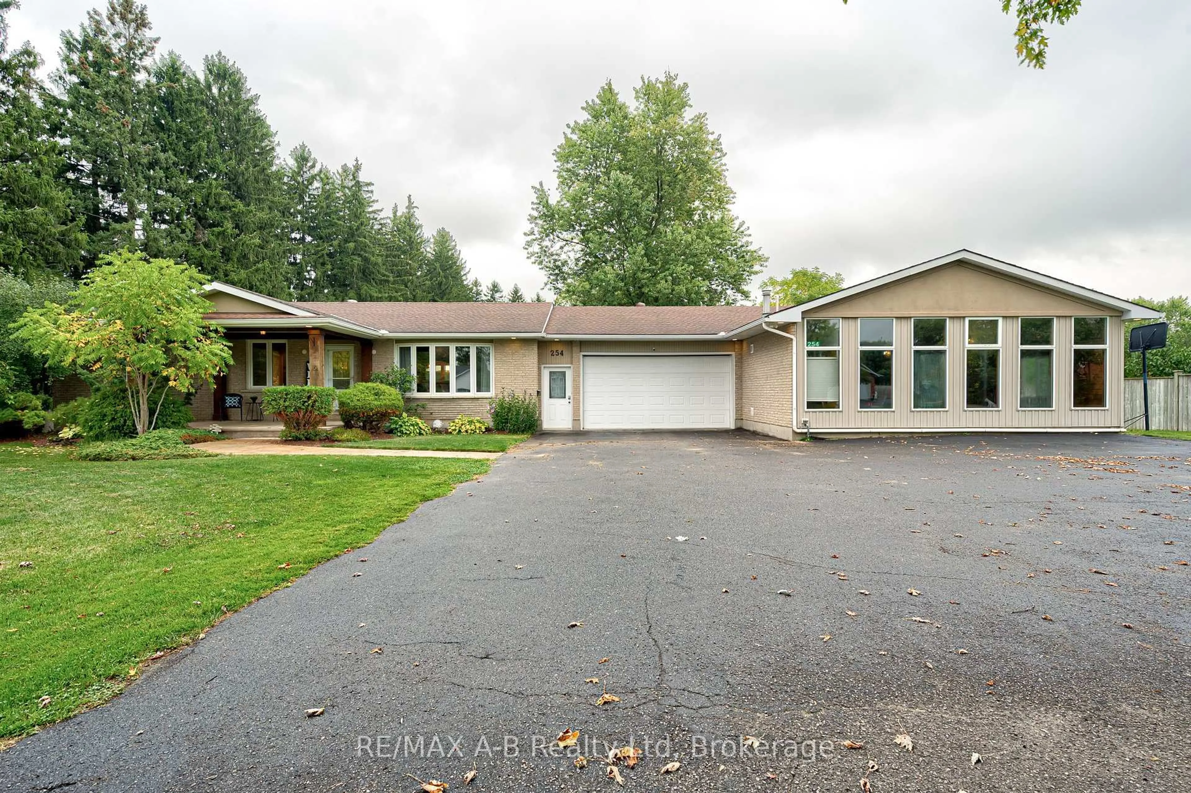 Unknown for 254 Boyce St, Perth South Ontario N0K 1X0