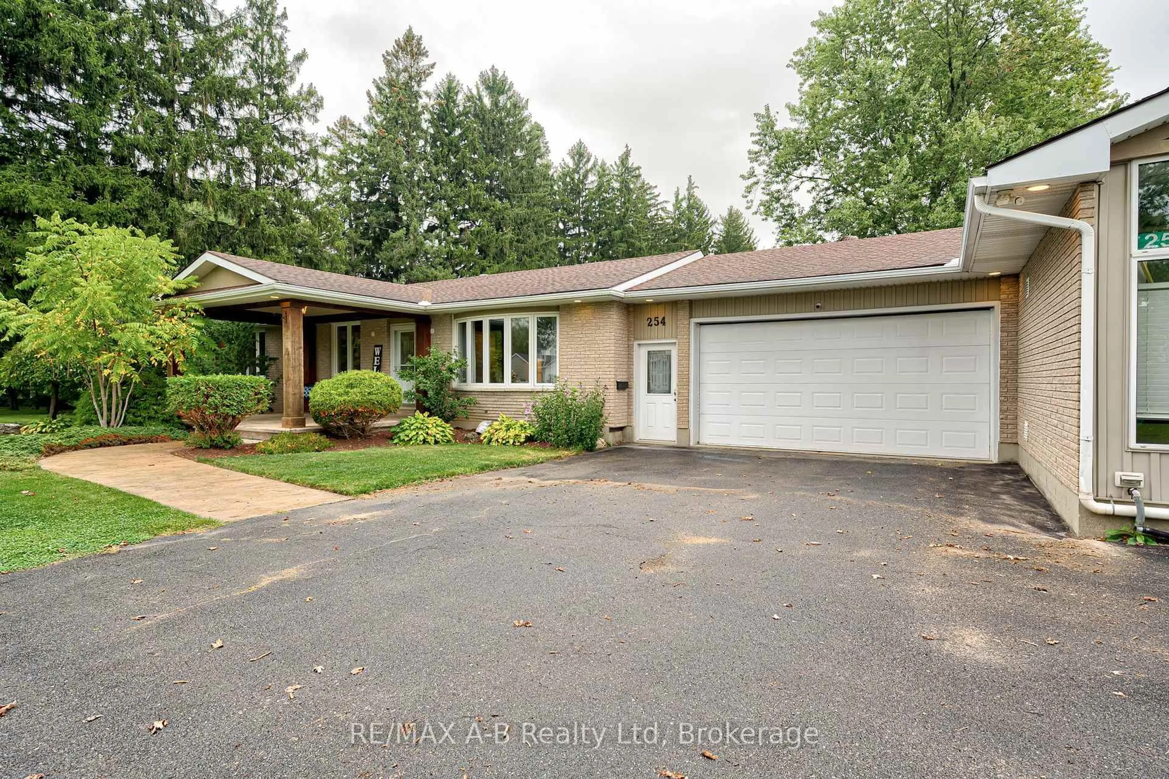 Unknown for 254 Boyce St, Perth South Ontario N0K 1X0