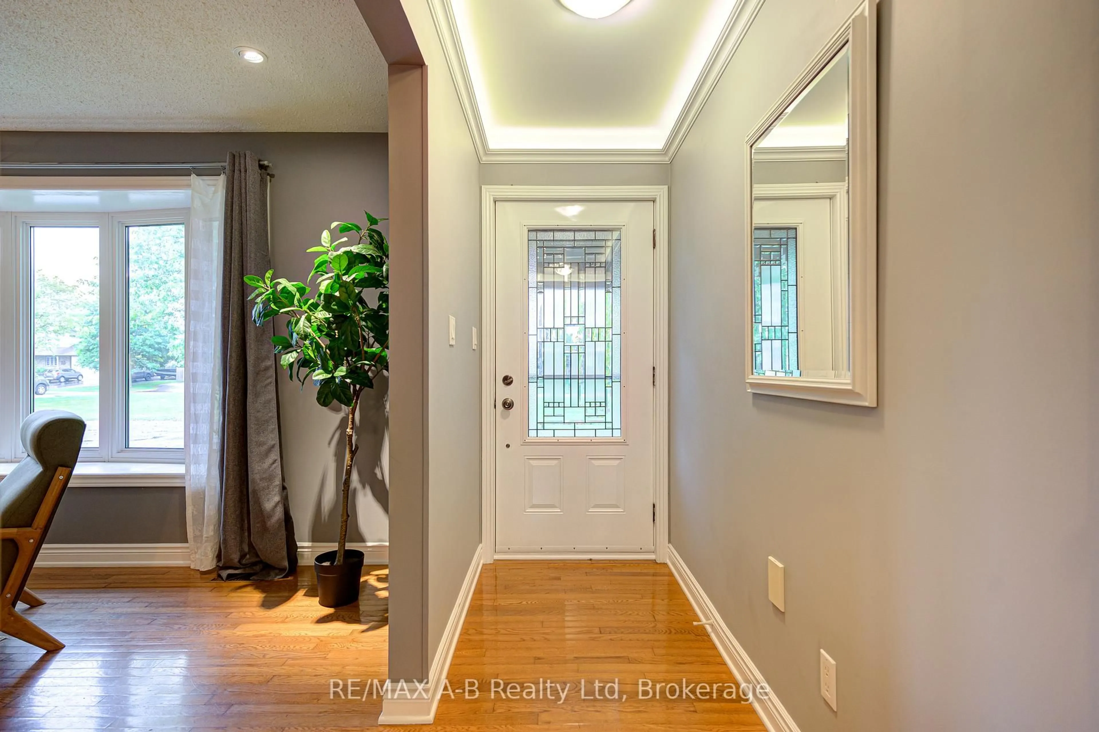 Indoor entryway for 254 Boyce St, Perth South Ontario N0K 1X0