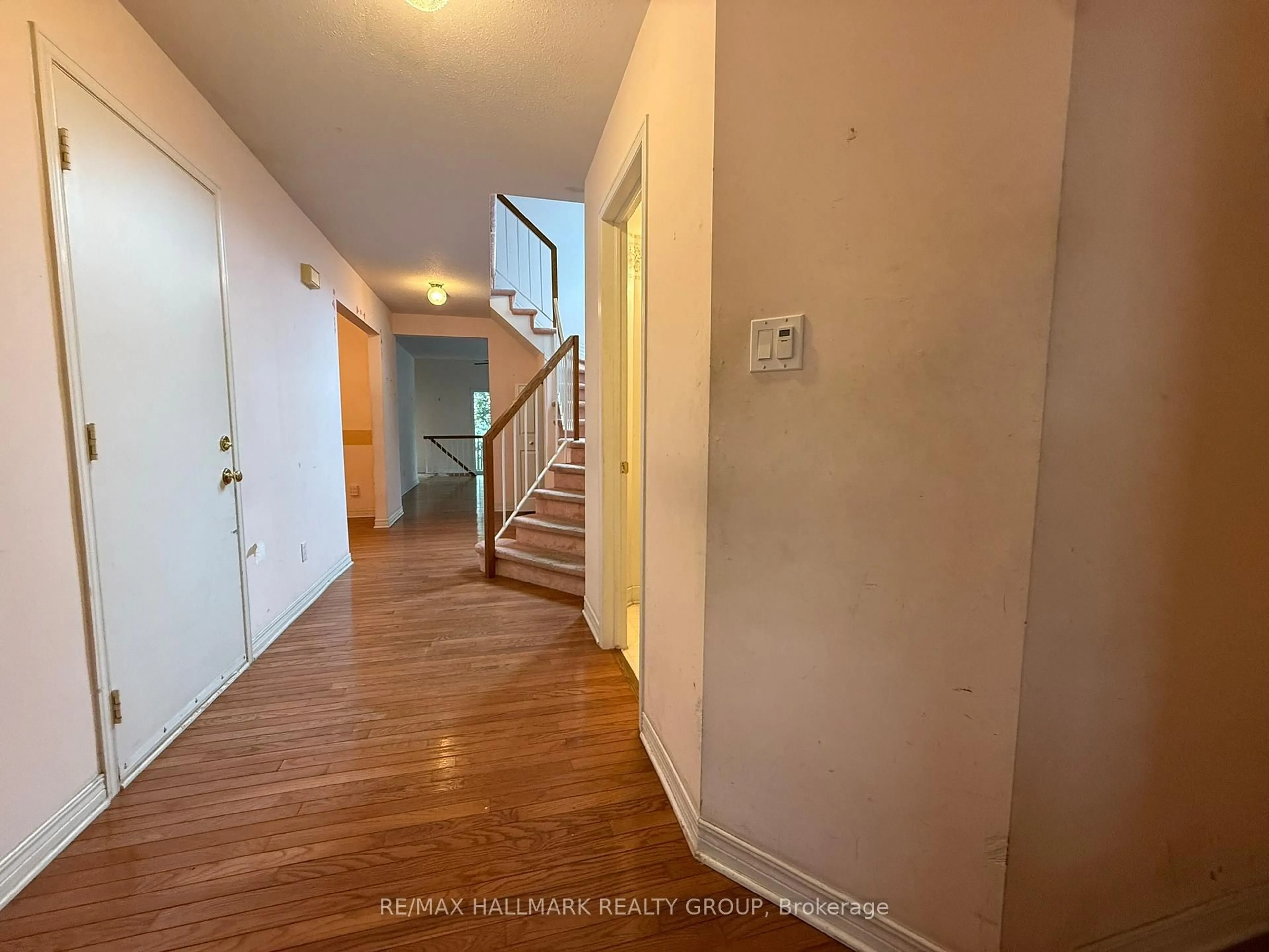 Unknown for 195 Blackdome Cres, Kanata Ontario K2T 1A6